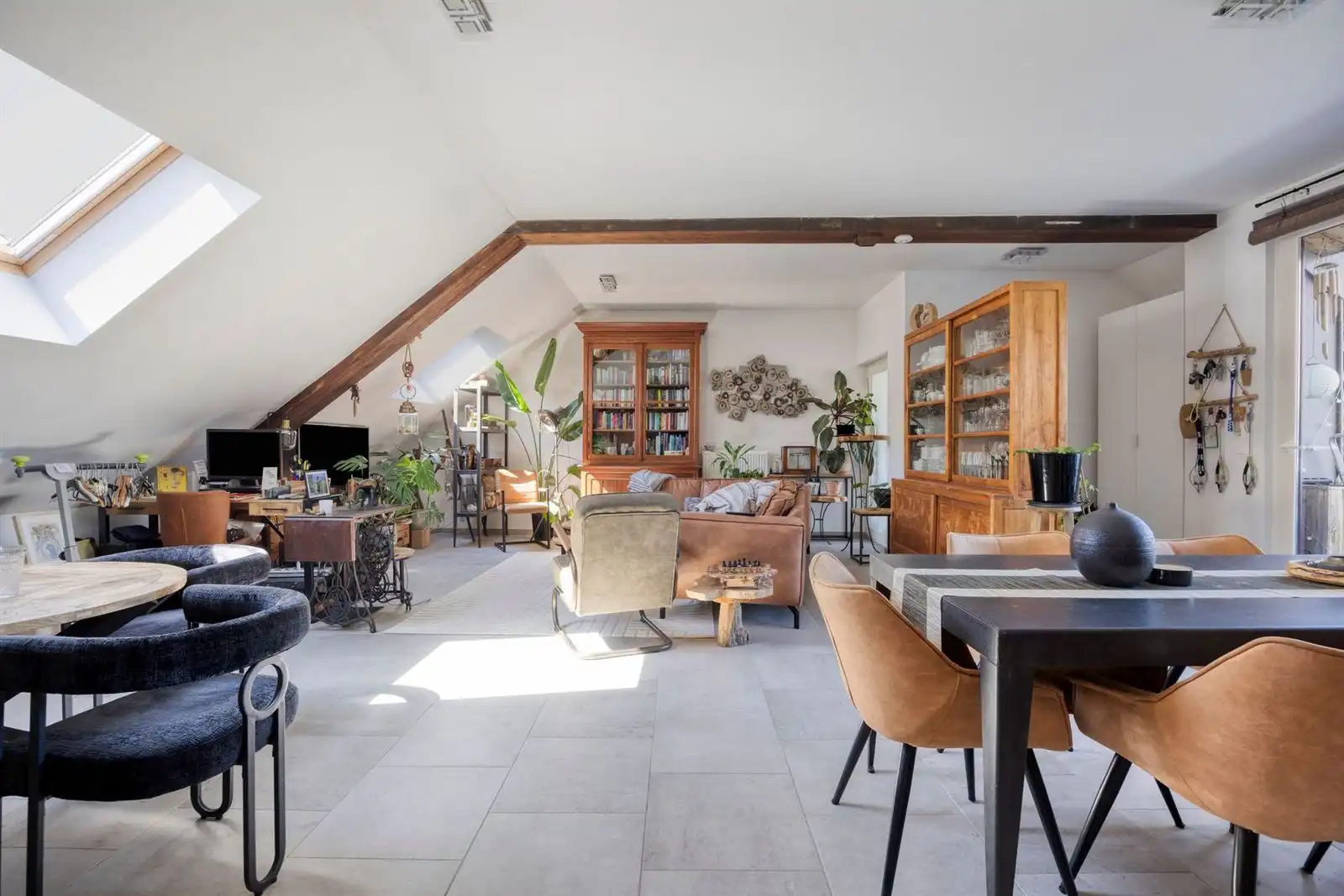Ruim appartement te koop met 2 slaapkamers foto 2