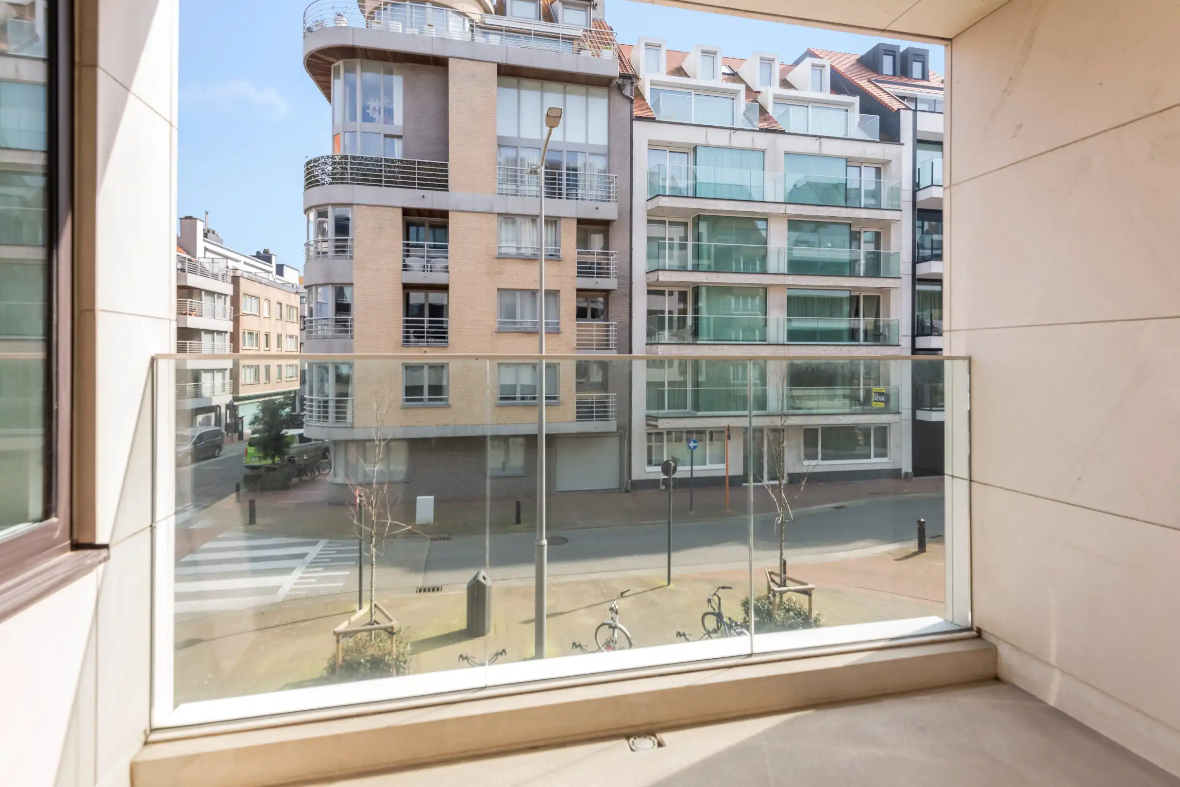 Recent mooi afgewerkt hoekappartement op wandelafstand van de zee. Inpandige parking te koop foto 4