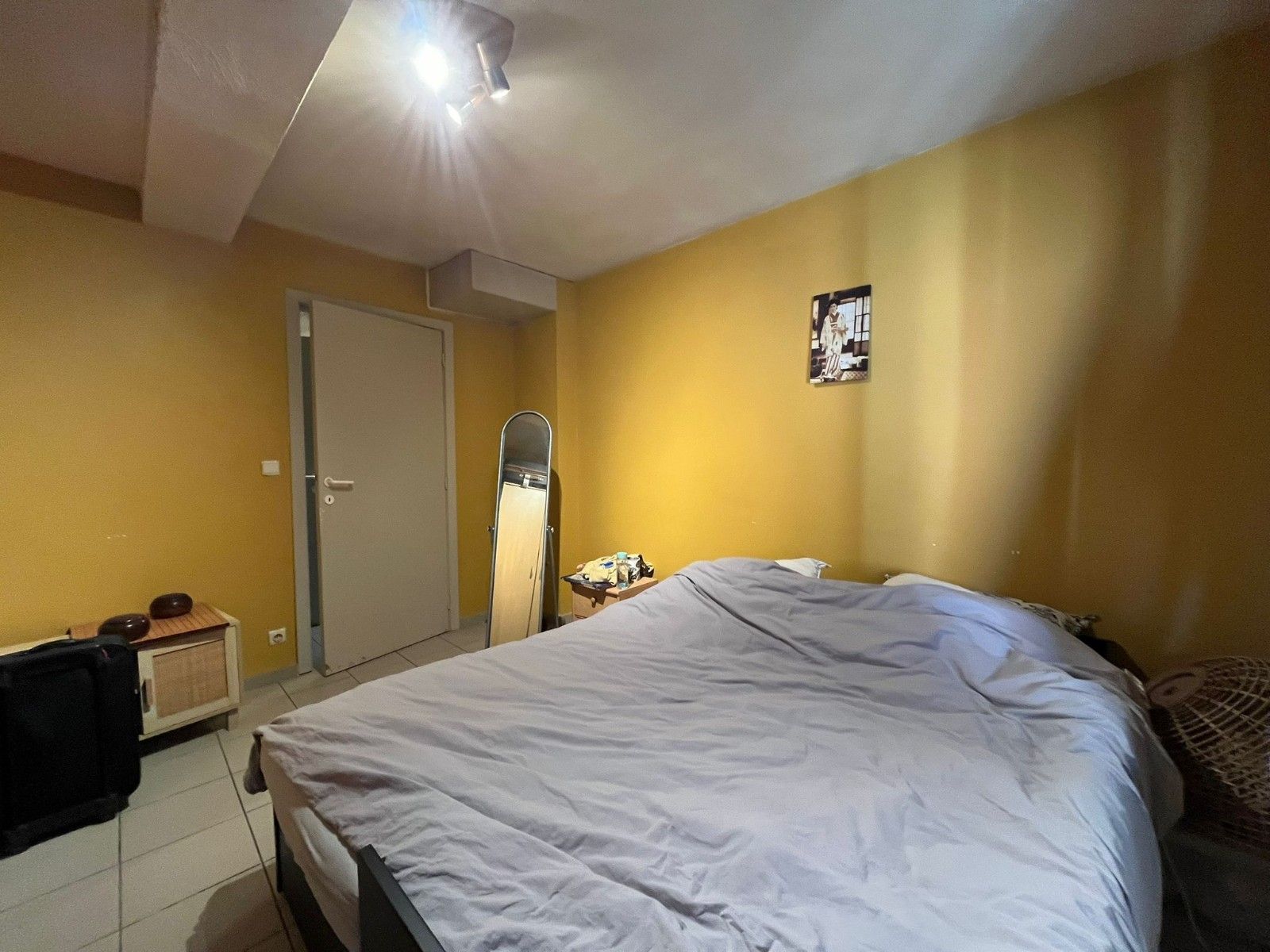 TE HUUR – Gelijkvloersappartement met garage foto 2
