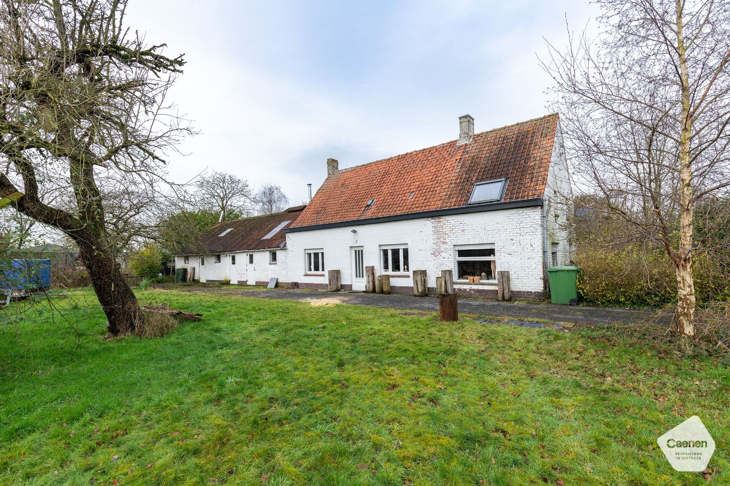 Landelijk te renoveren woning met atelier op een mooi perceel van 1664 m² foto 4