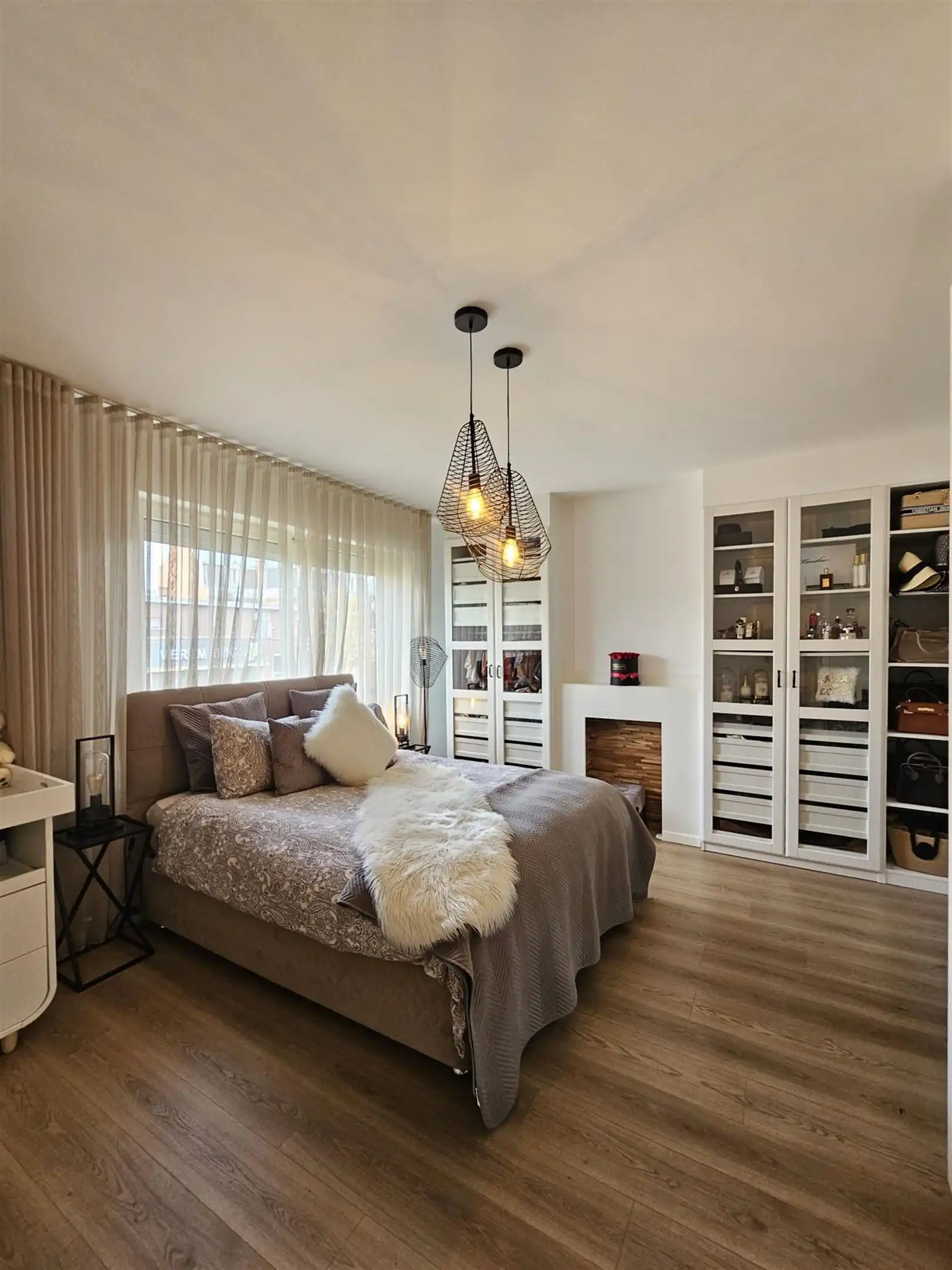 Modern ingericht appartement met 1 slaapkamer. foto 4