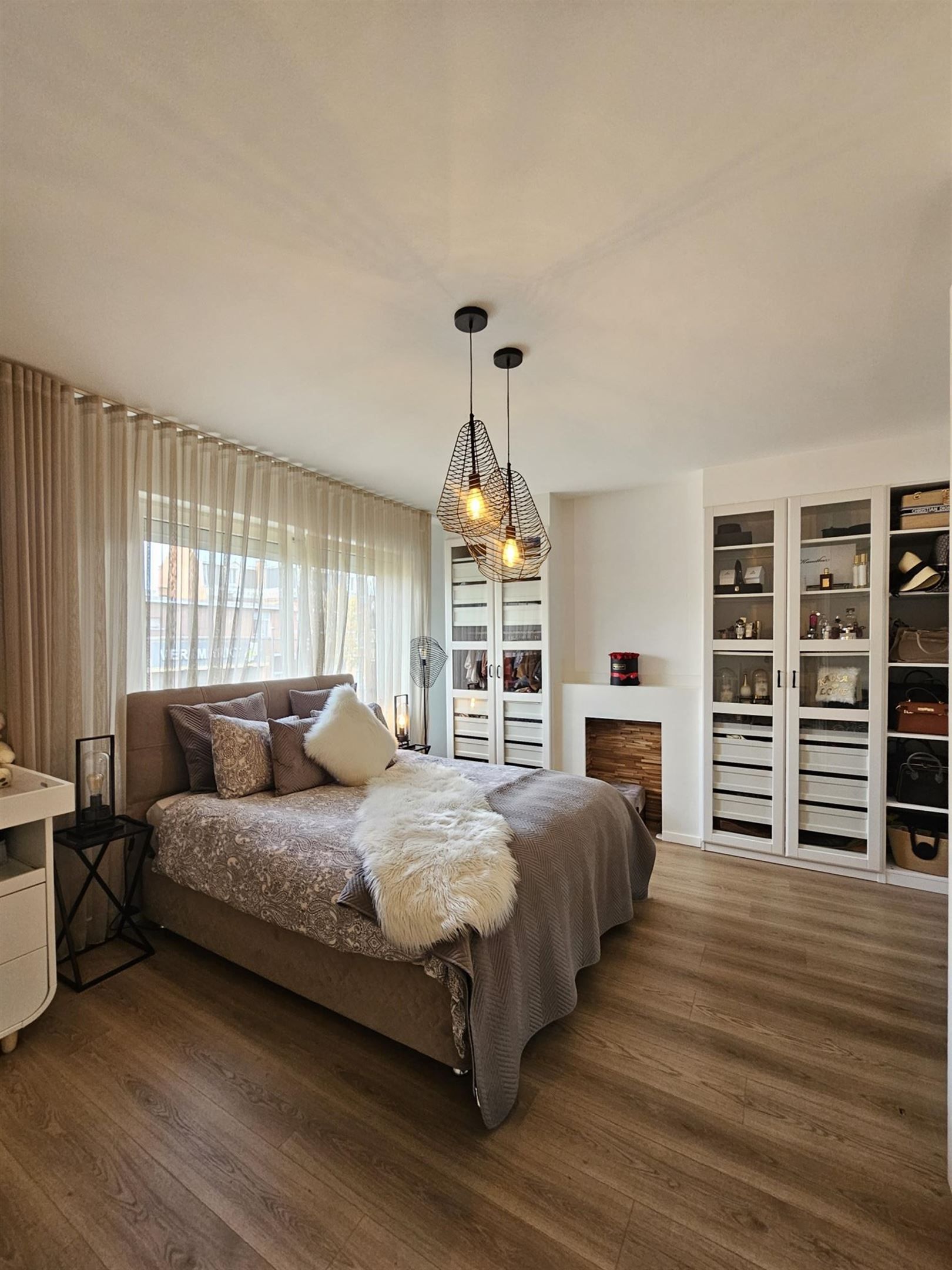 Modern ingericht appartement met 1 slaapkamer. foto 4