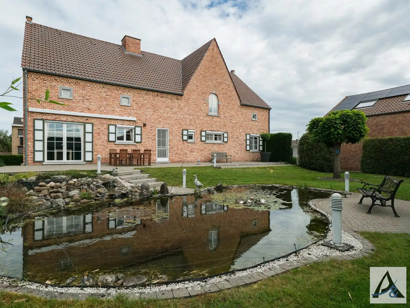 Exclusieve villa met ruime loods in hartje Munsterbilzen foto 7