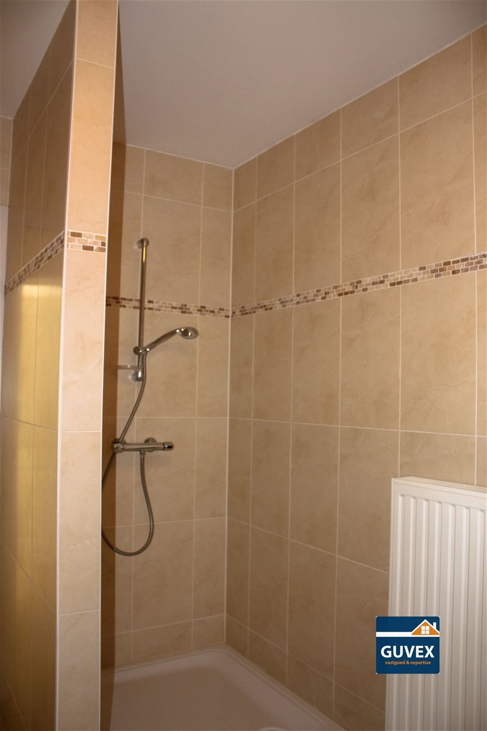 Verzorgd en ruim gelijkvloers appartement te Alken. foto 9