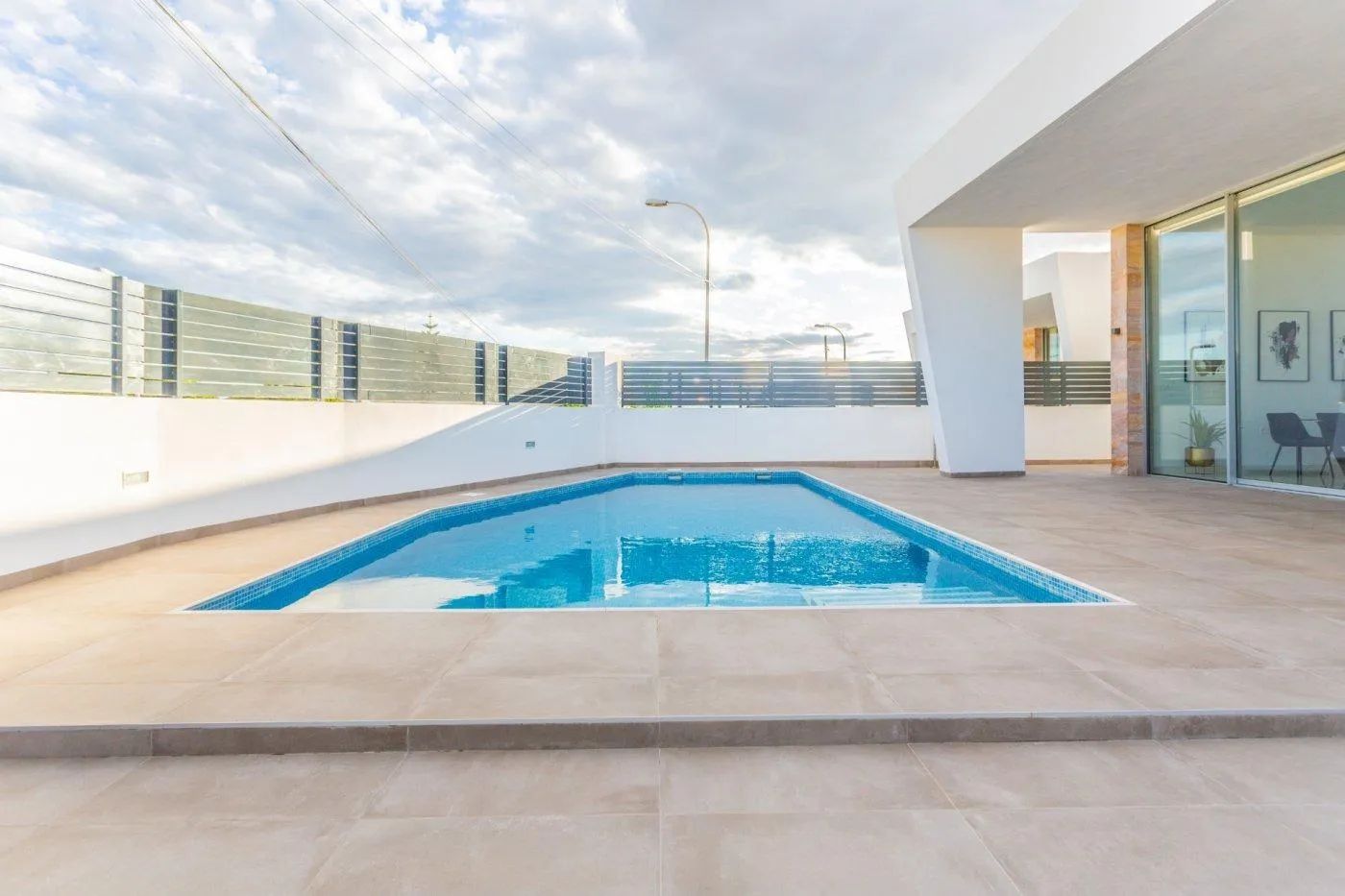 Exclusieve gelijkvloerse villa in Torrevieja – luxe leven op een toplocatie, slechts minuten van de zee foto 2