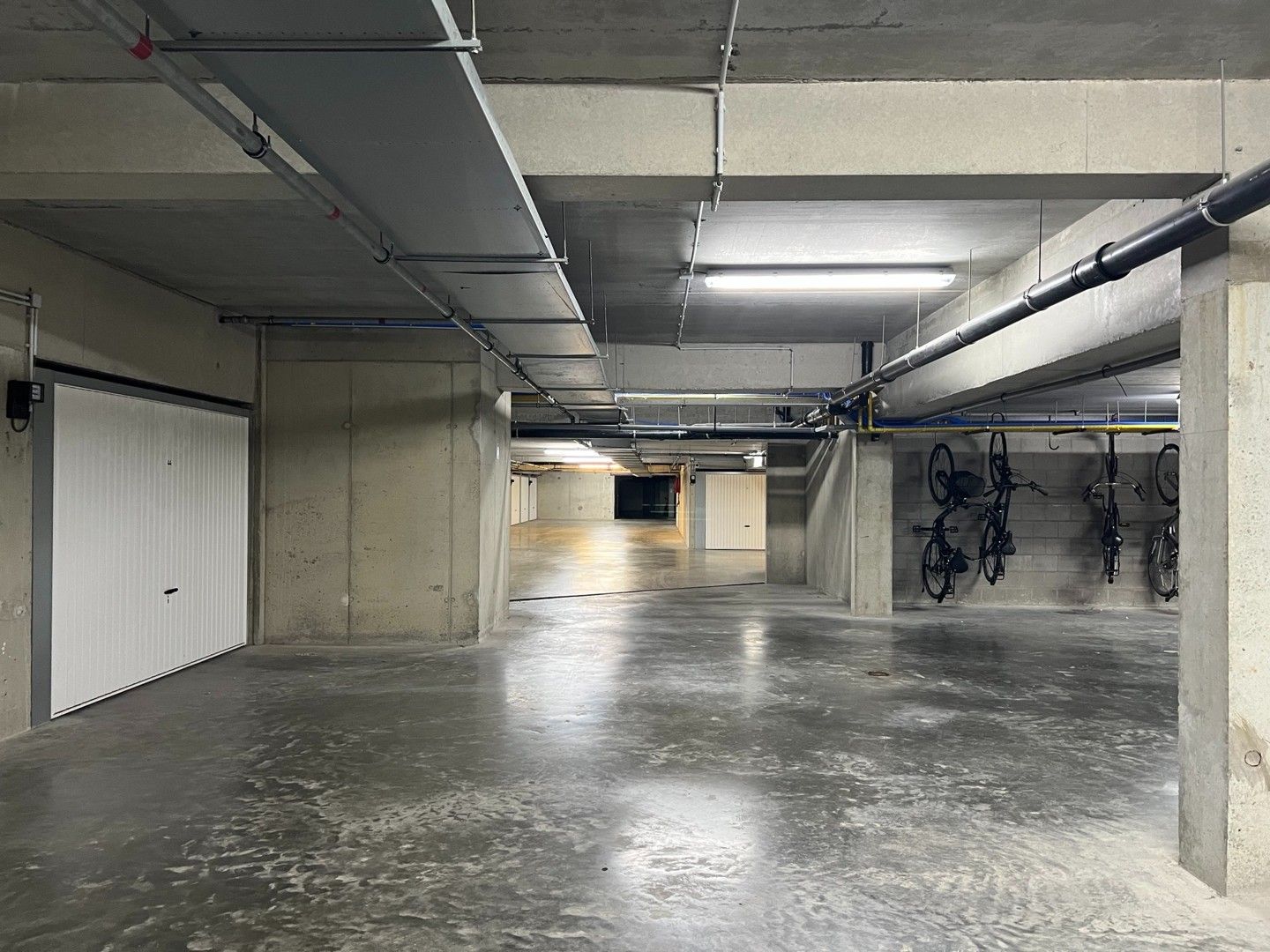 Ruime garage in een piekfijn complex! foto 9