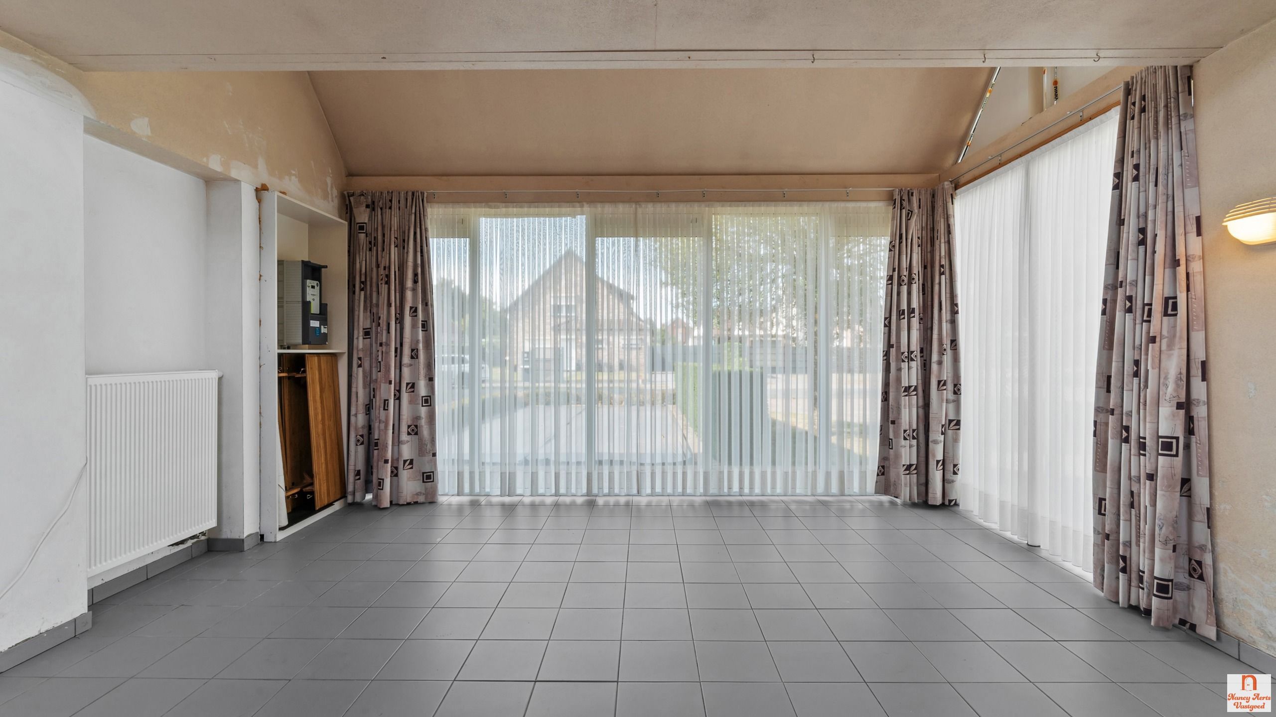 Instapklare woning met uitzonderlijk grote tuin met vijver foto 14