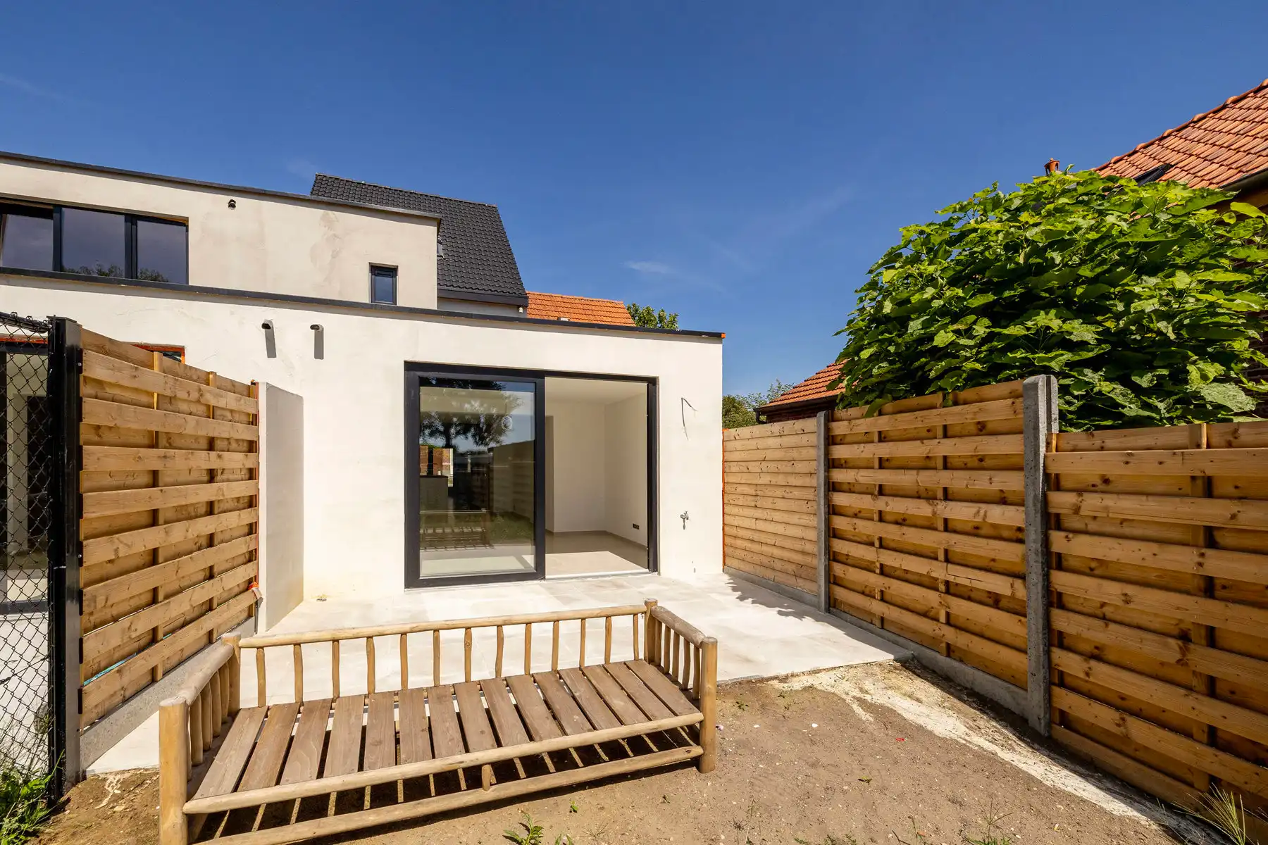 Gerenoveerde woning met 3 slaapkamers en tuin foto 17