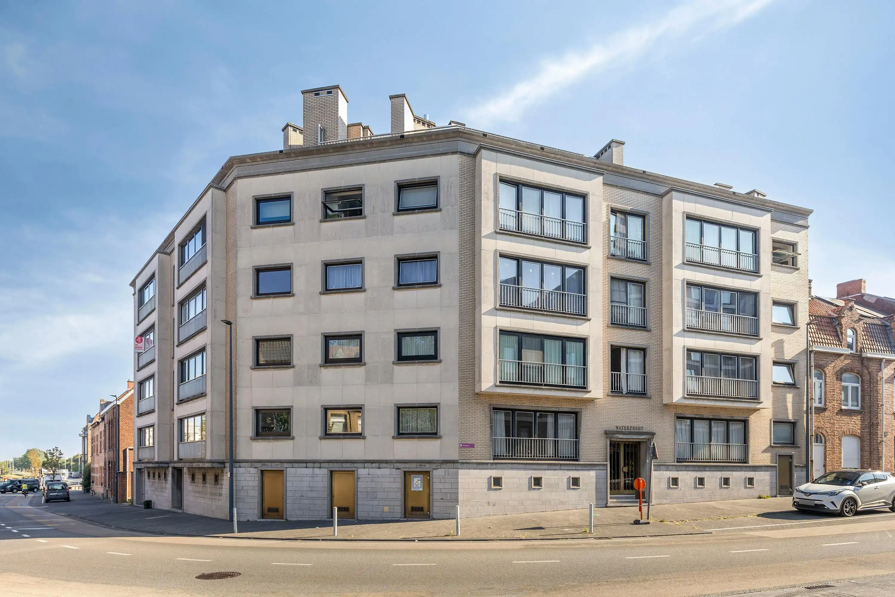 Appartement te koop met 2 kamers, terras en garage in Ieper foto 2