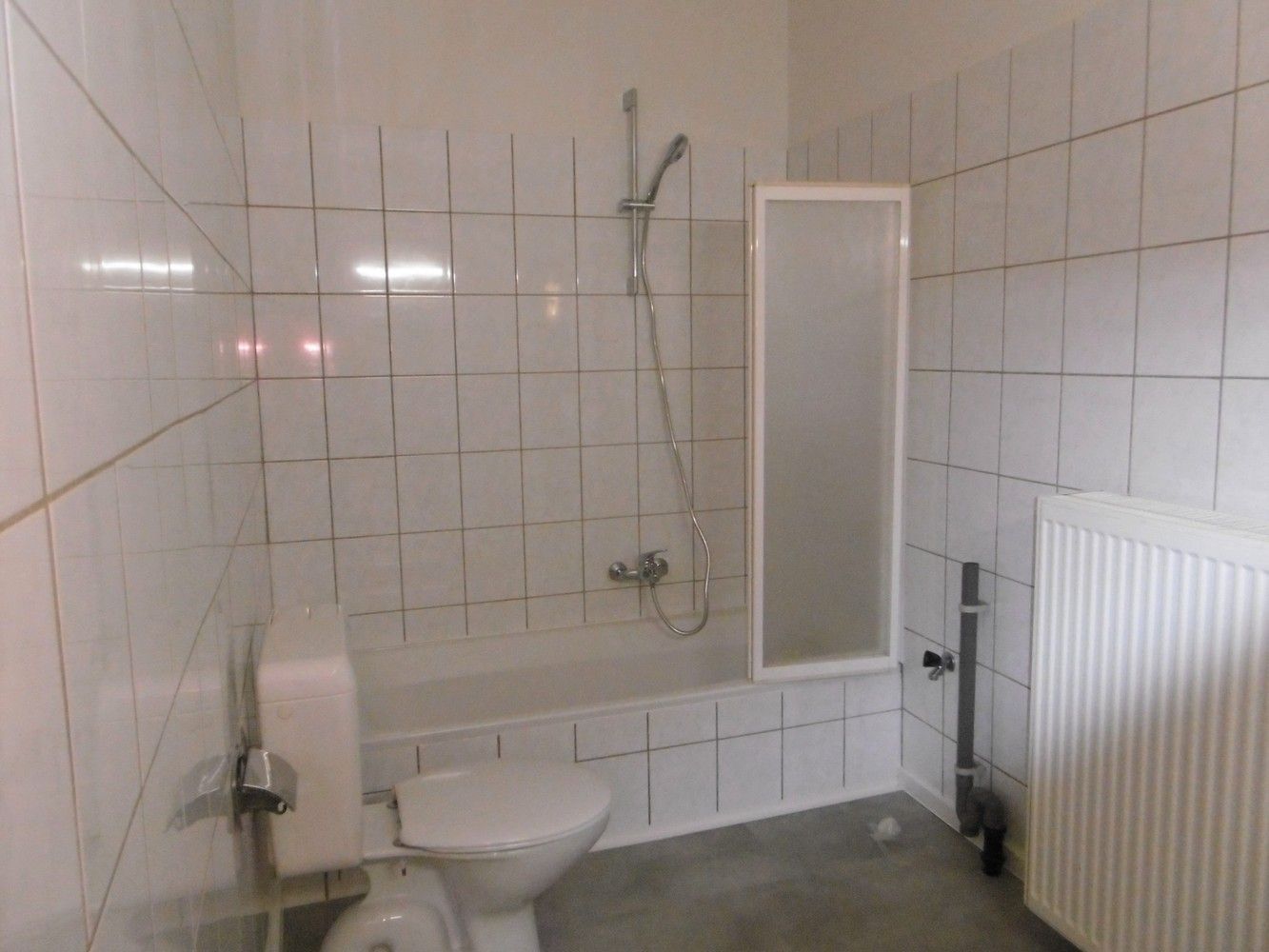 Gerenoveerd appartement op de 1ste verdieping van een gebouw, nabij het centrum van Maasmechelen. foto 6