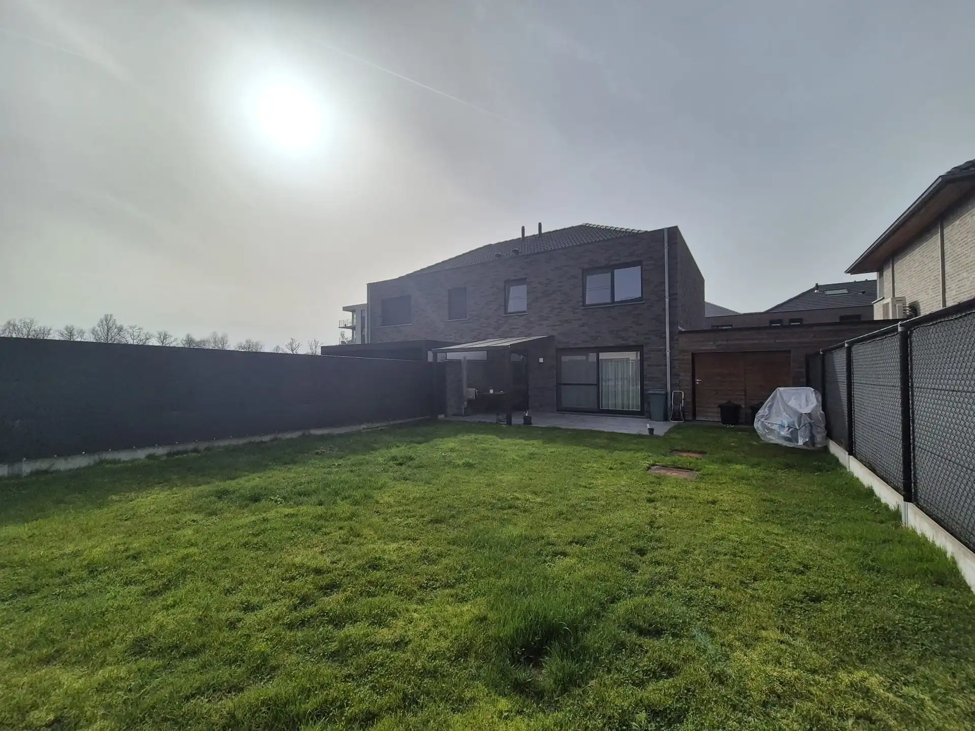 Rustig gelegen nieuwbouw woning met terras en tuin. foto 15