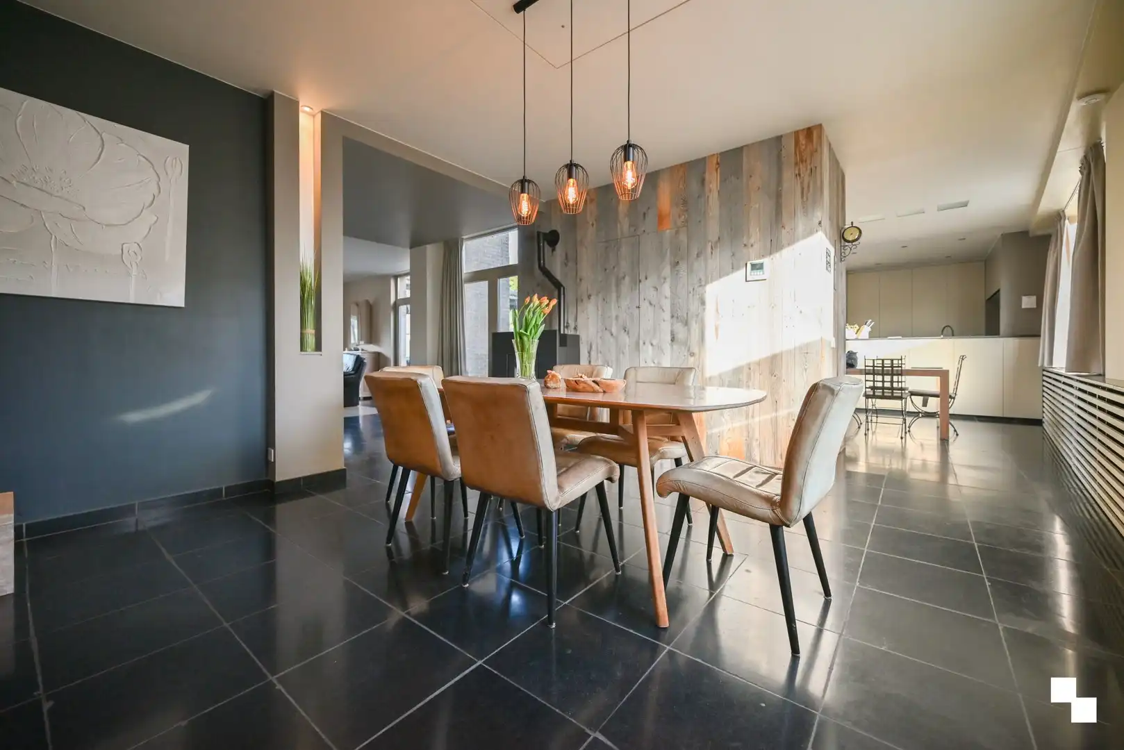 Karaktervolle woning met handelsruimte nabij het centrum van Izegem foto 12