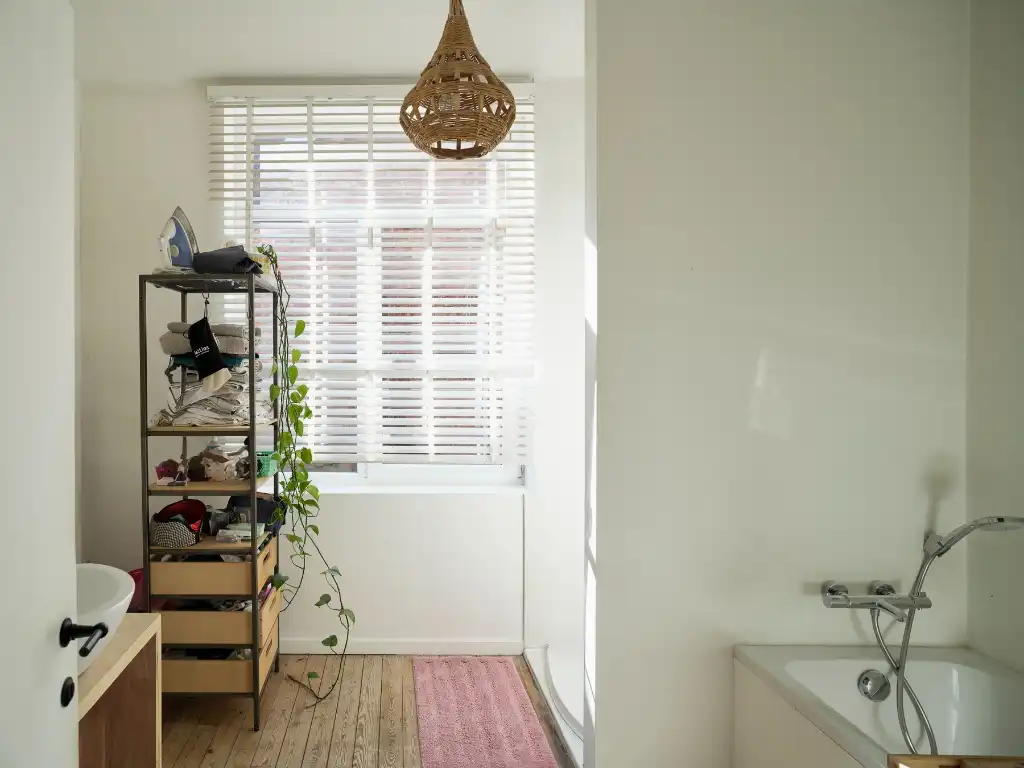 Lichtrijke stadswoning met 3 slaapkamers en buitenruimte, gelegen in een rustige straat op korte afstand van het centrum van Gent. foto 6