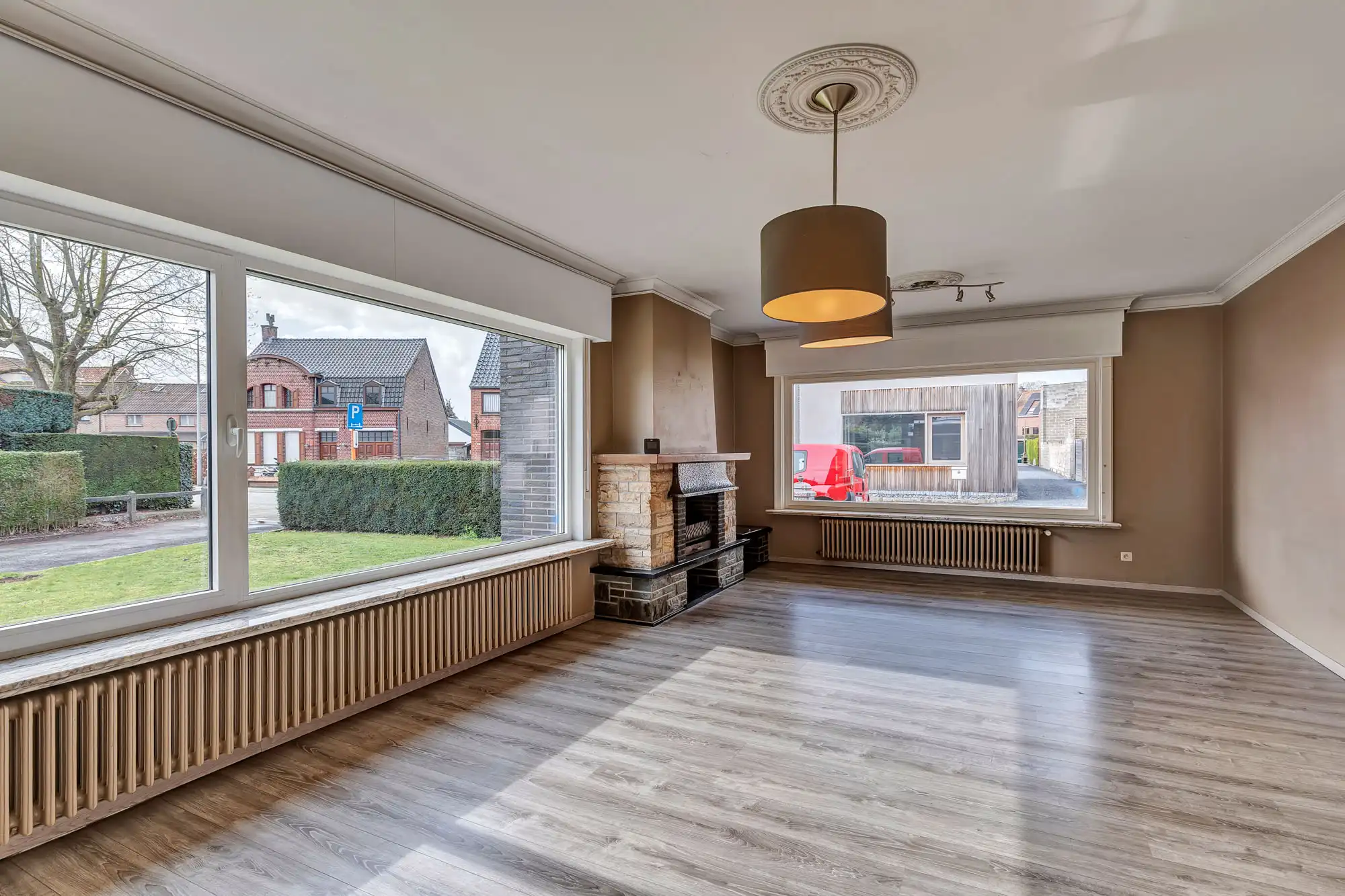 Zeer ruime woning met handelsruimte, garages en zonnige tuin foto 3