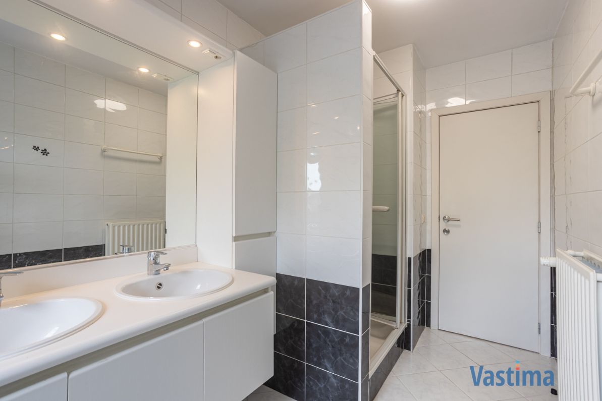 Licht, ruimte en locatie – appartement met 2 slaapkamers, groot terras en garage foto 14