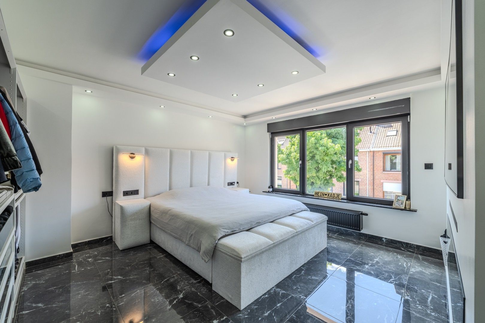 Ruime gerenoveerde woning foto 12
