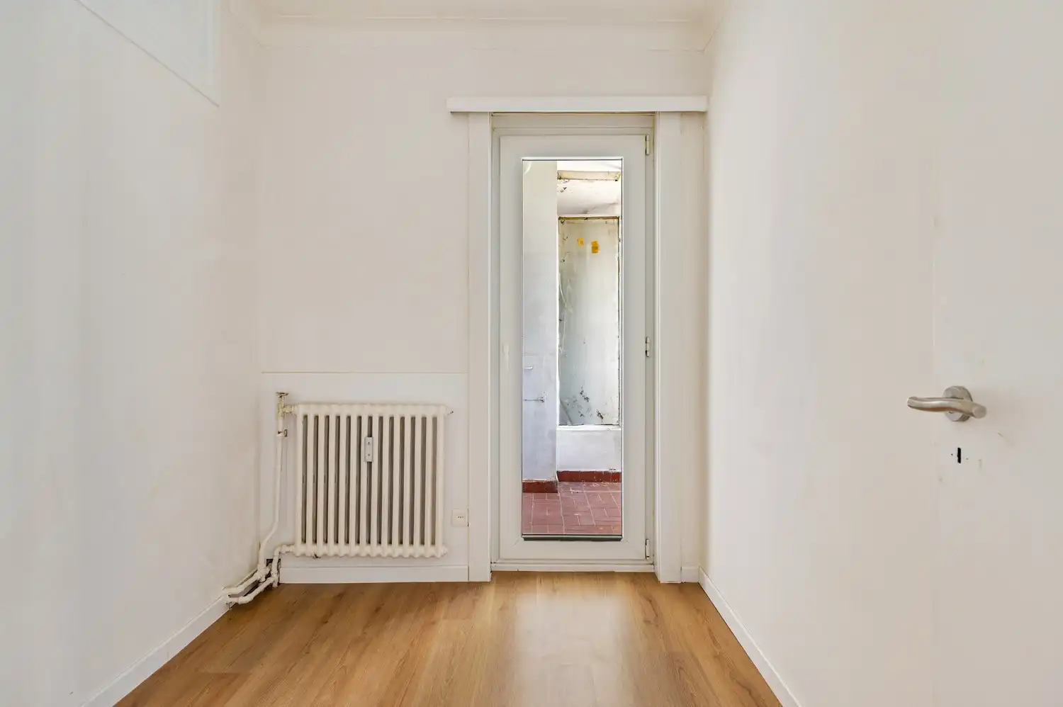 Licht op te frissen appartement met ruime living van 40 m² en nieuwe keuken foto 8