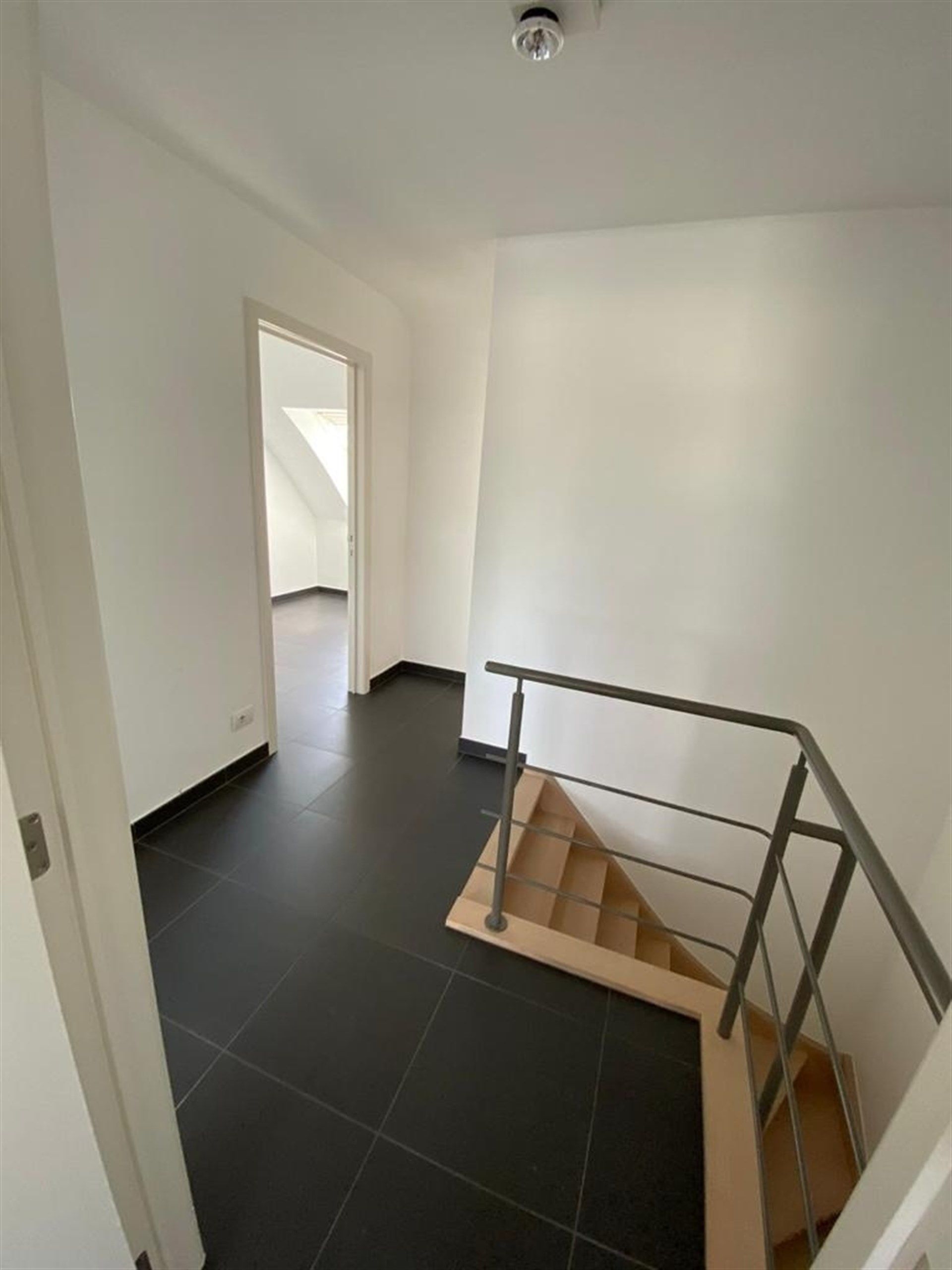 Gunstig gelegen duplex appartement met carport. foto 12