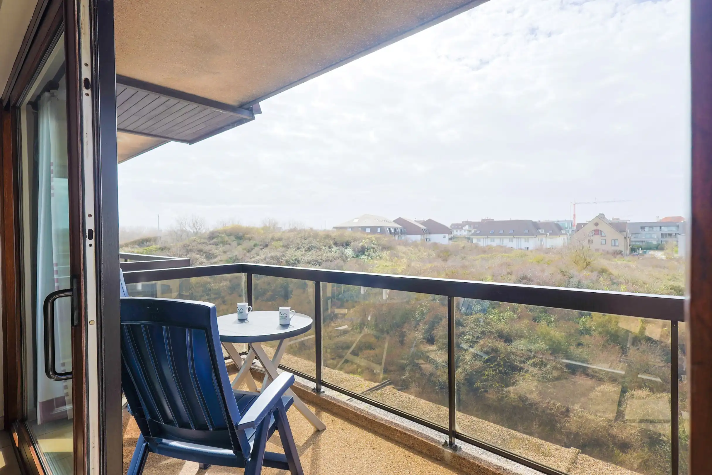 Studio met eigen terras, kelder en parkeerplaats foto 2