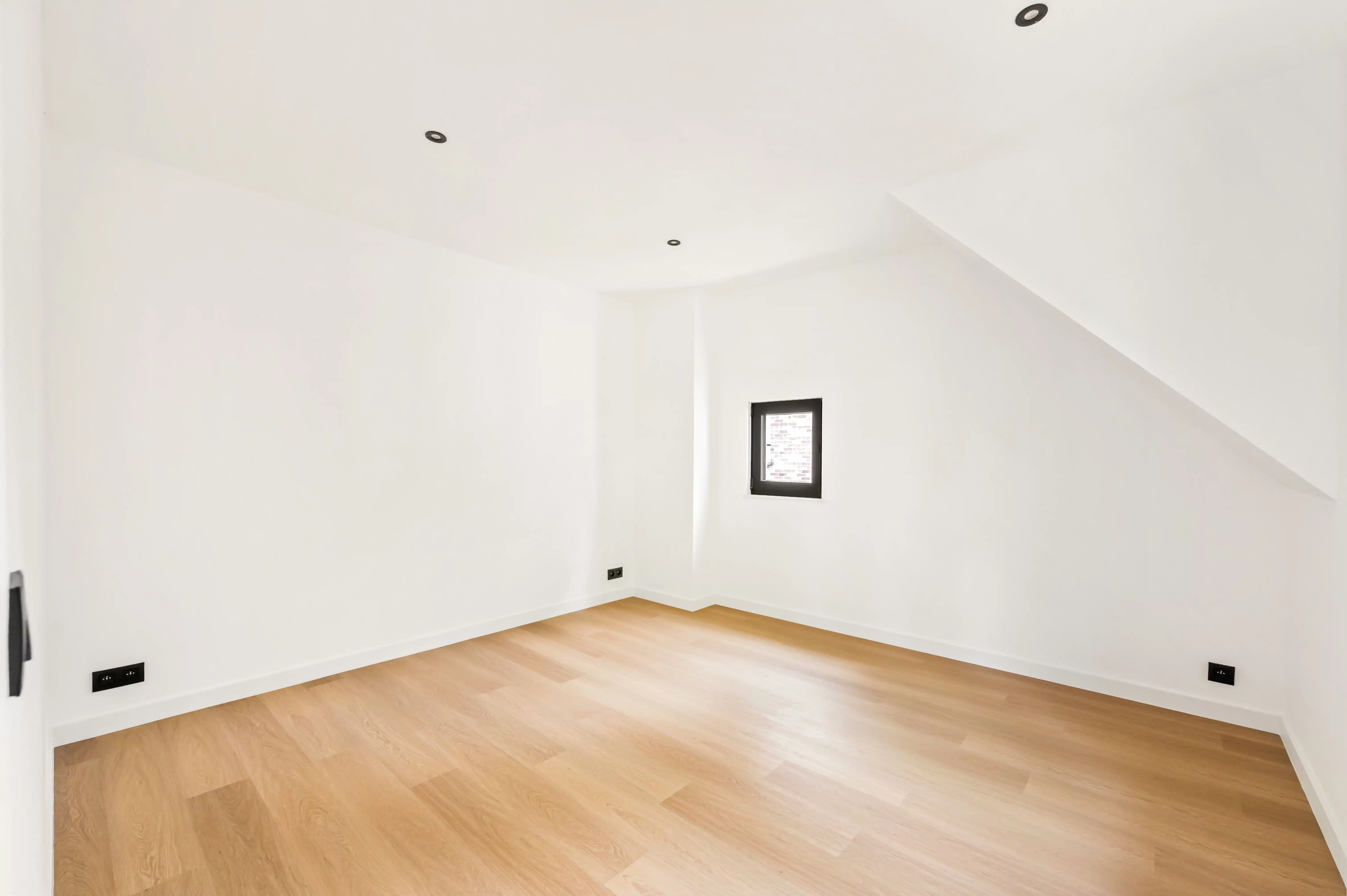 Instapklare woning met 4 slaapkamers en 2 badkamers ! foto 35