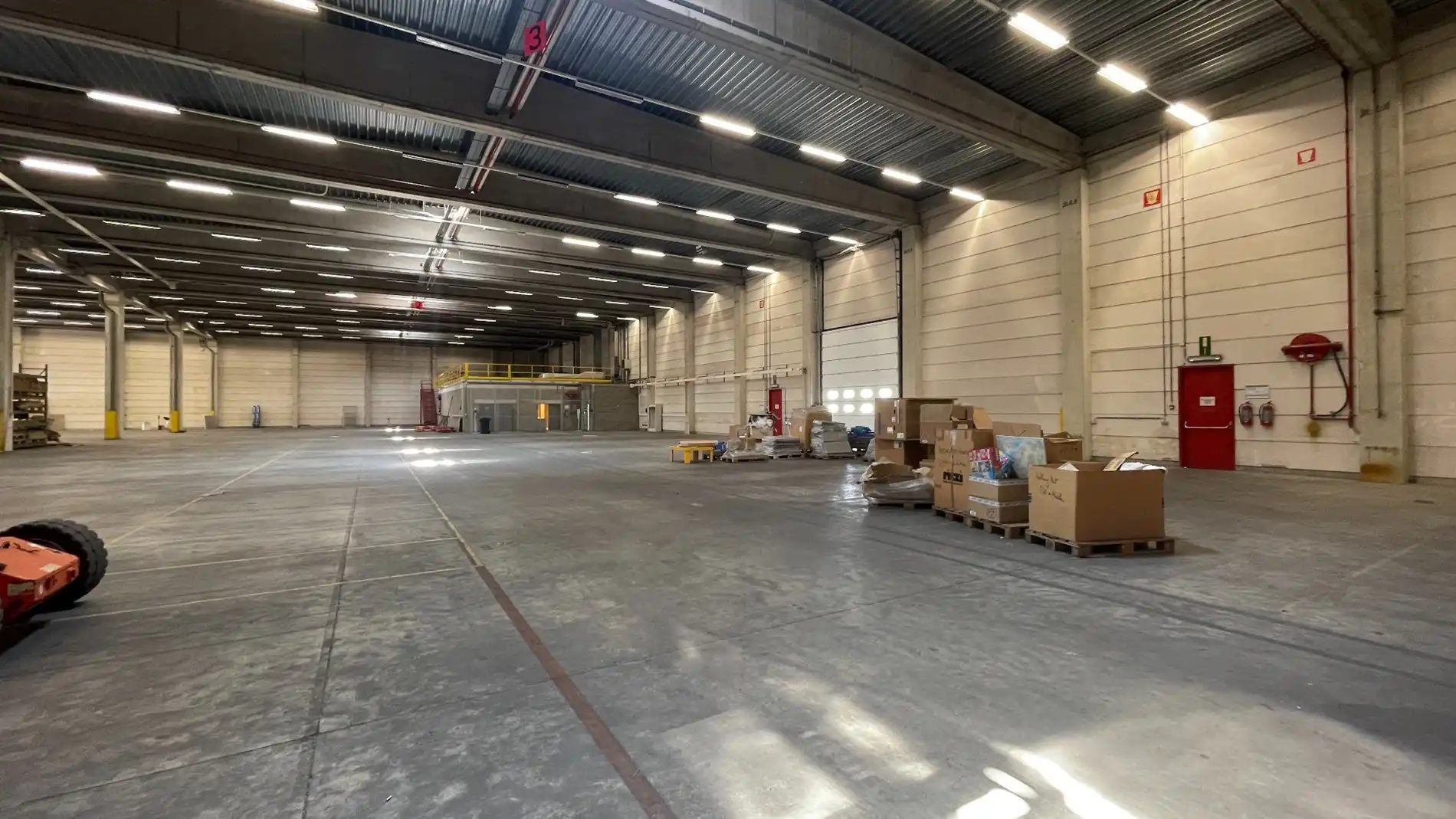 Loods met kantoor te huur nabij E19 in Mechelen foto 15