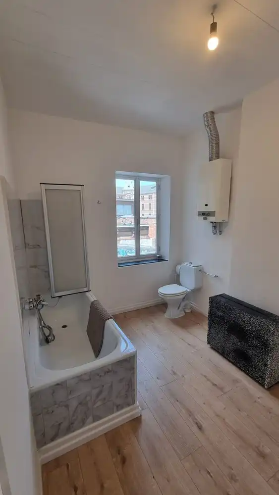 Lichtrijke hoekwoning in hartje Sint-Truiden foto 12