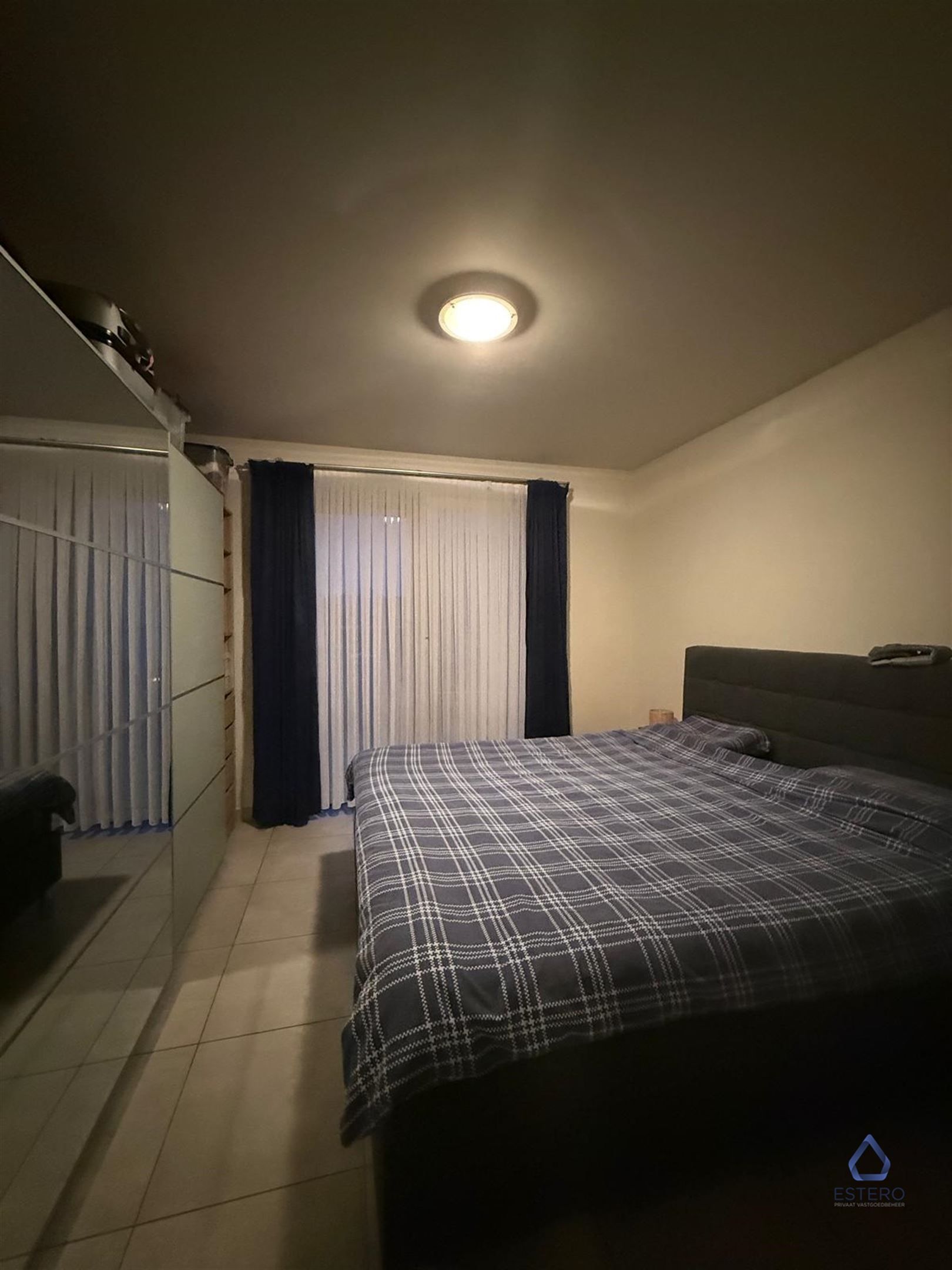 Leuk gelijkvloers appartement met groot terras, aangelegd tuintje en garagebox foto 9