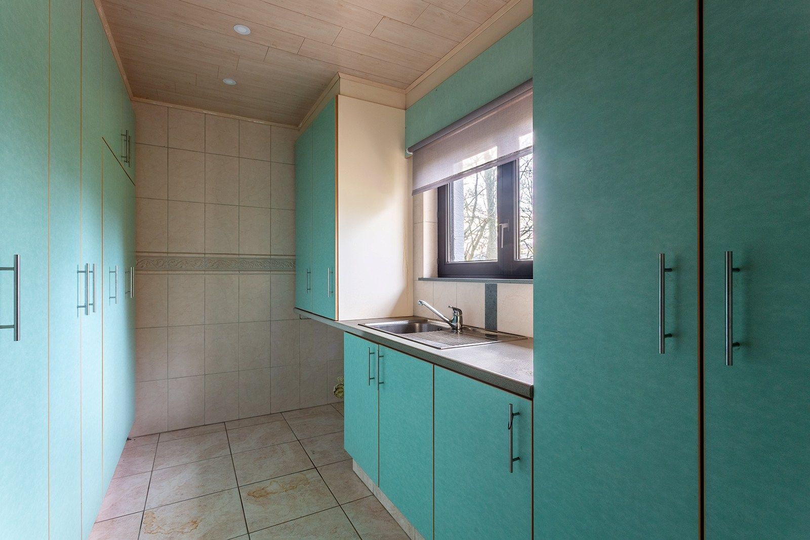 Villa met grote tuin, magazijn én weiland foto 40