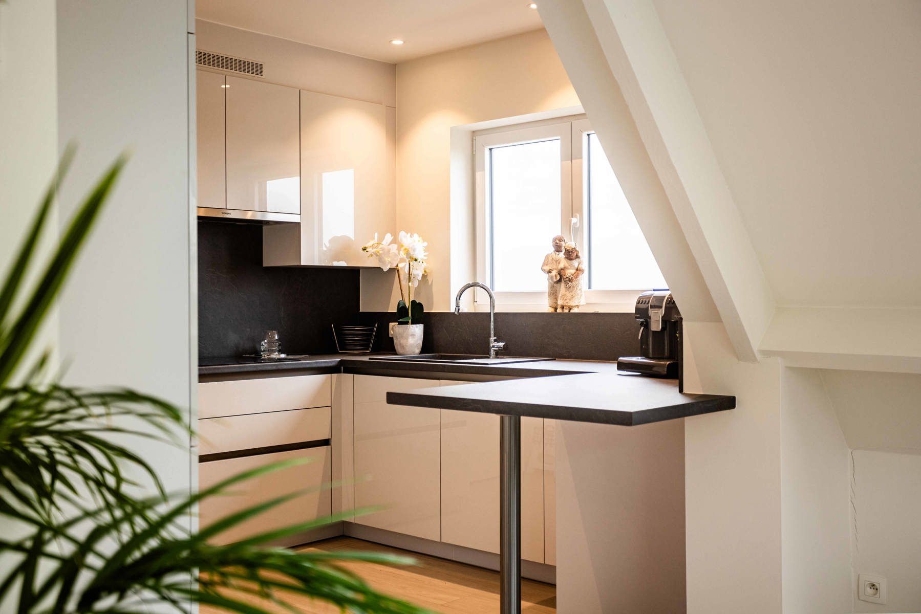 Recent, luxe penthouse met panoramisch terras foto 6