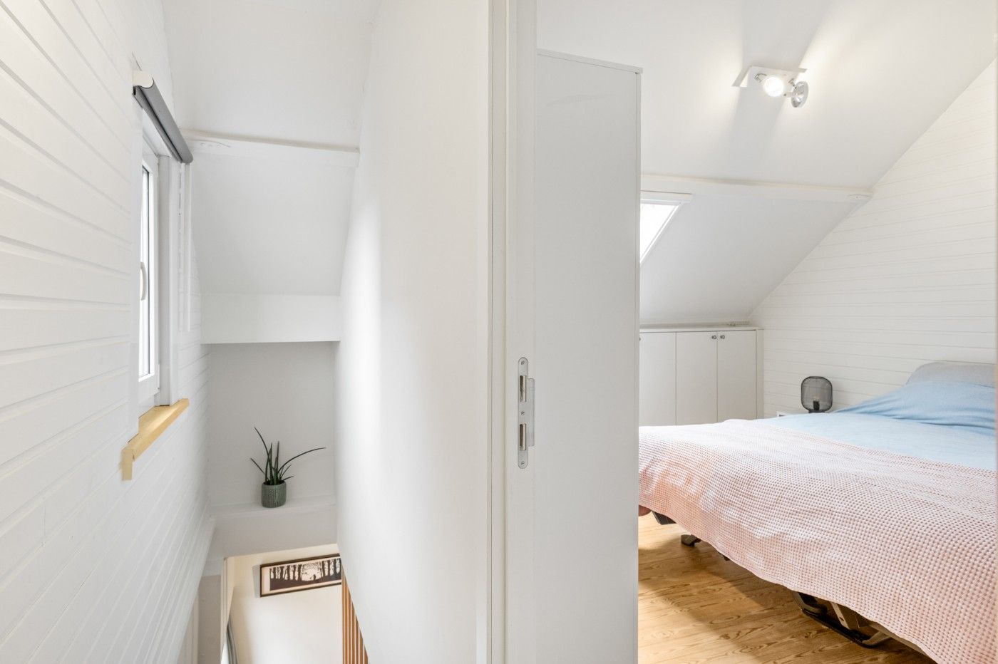 Super charmante, halfopen starterswoning met 2 slpk. en toffe tuin foto 15