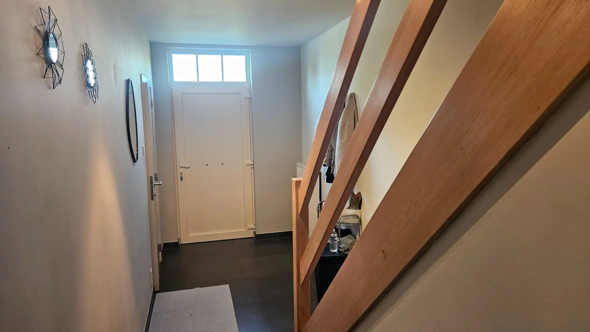 Uiterst ruime woning met 3 slk, 2 garages en tuin foto 2
