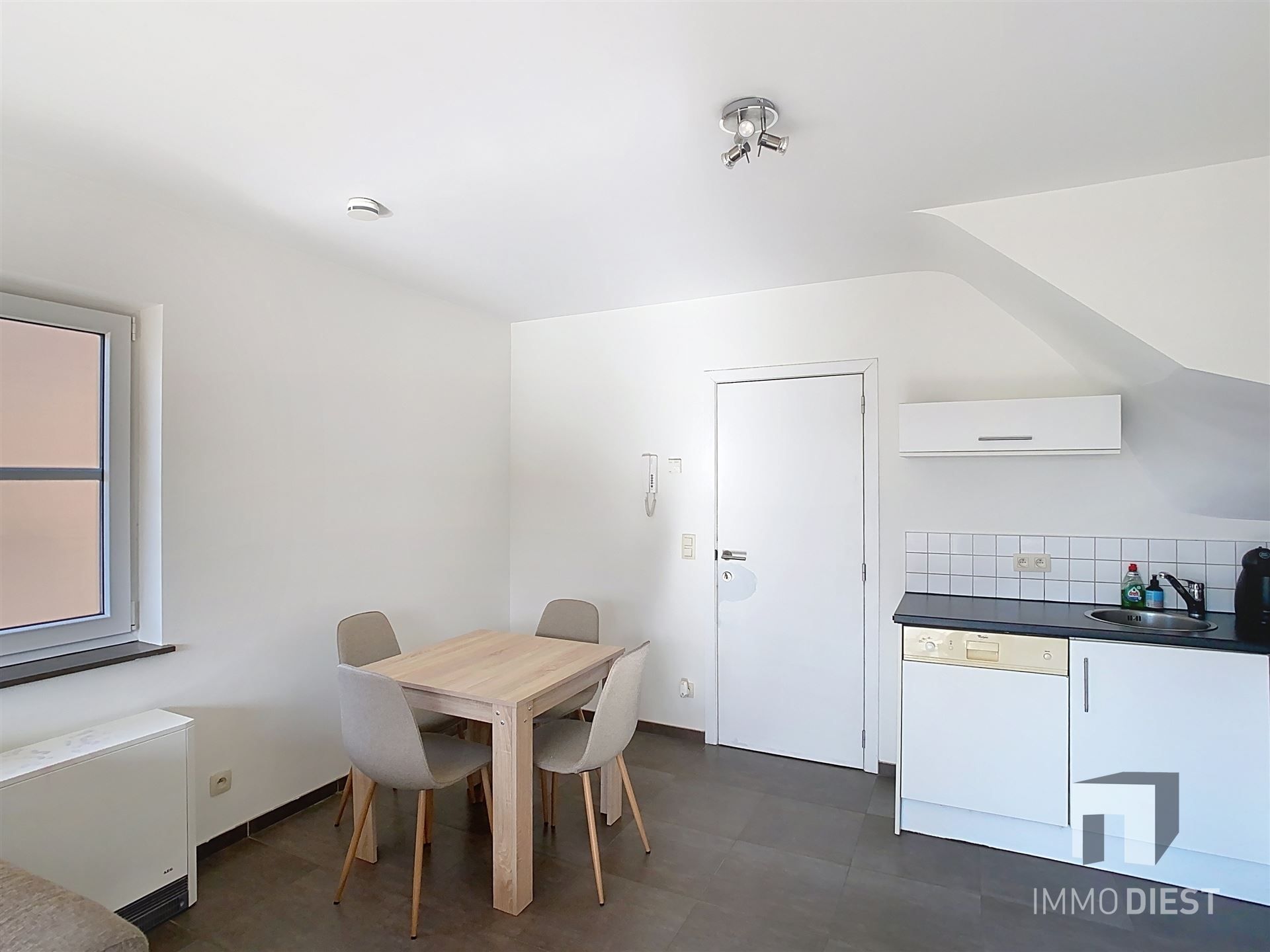 Ruim en energiezuinig duplexappartement (100 m²) met zonnig terras in Schaffen foto 5