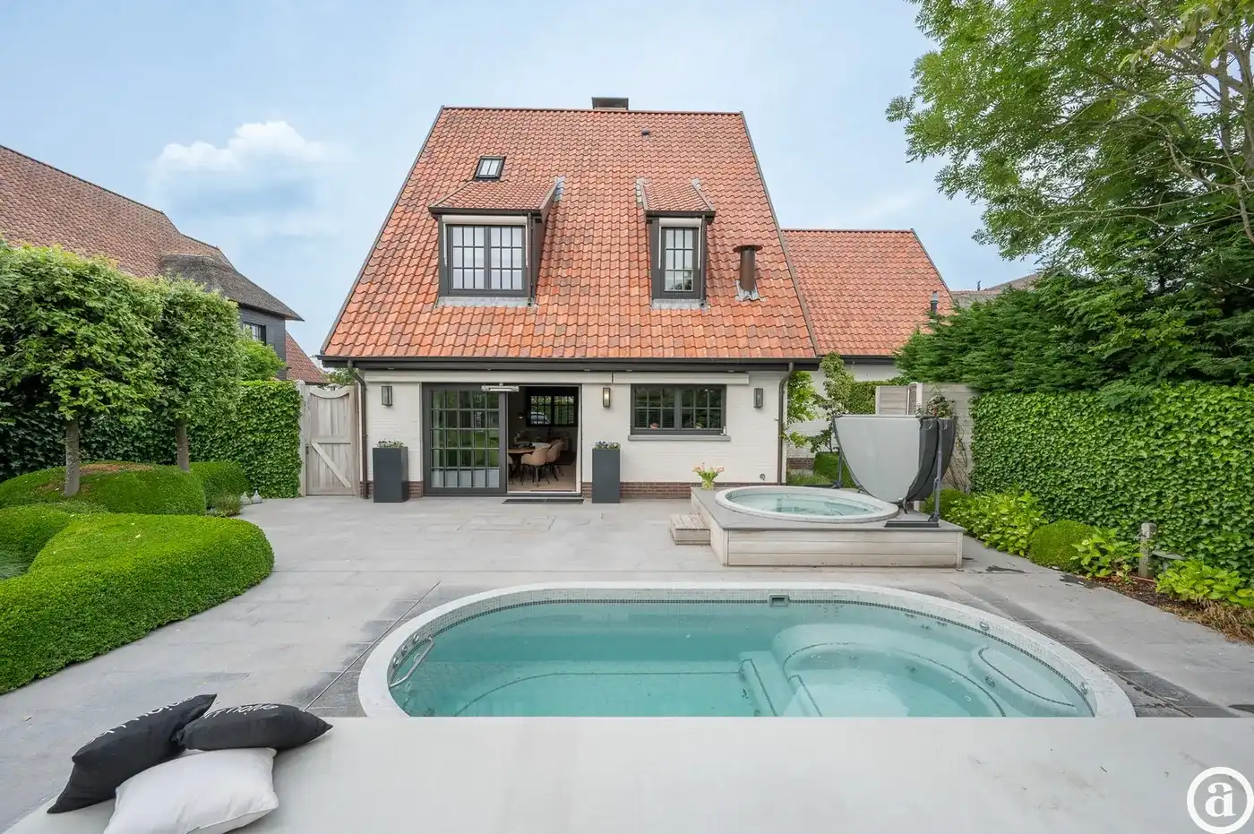 Hedendaagse alleenstaande villa in rustige omgeving te Knokke foto 3