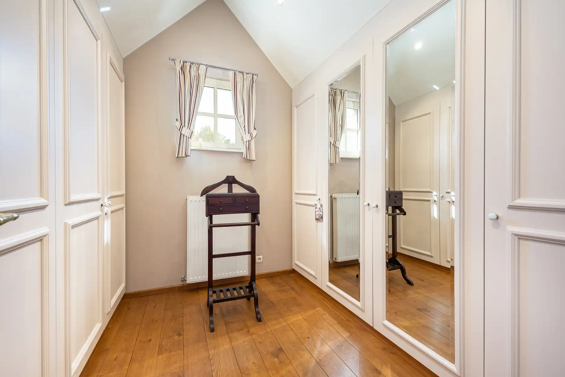 Ruime villawoning met 4 slaapkamers en noordoost georiënteerde tuin op een perceel van ca 6.155m² op een rustige locatie in Hoogstraten (Meerle). foto 22