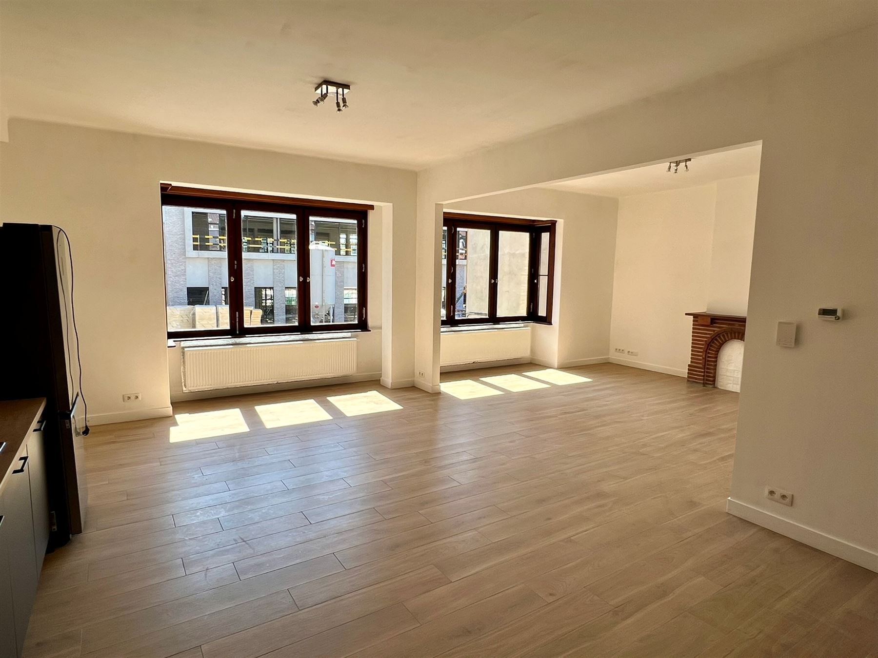 Volledig gerenoveerd appartement met 2 slaapkamers en parking  foto 2