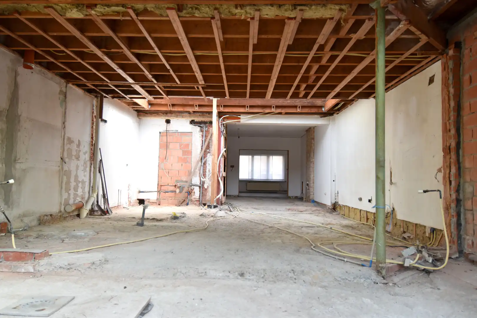 Te renoveren gezinswoning met 3 slaapkamers in een toffe buurt te Roeselare foto 5