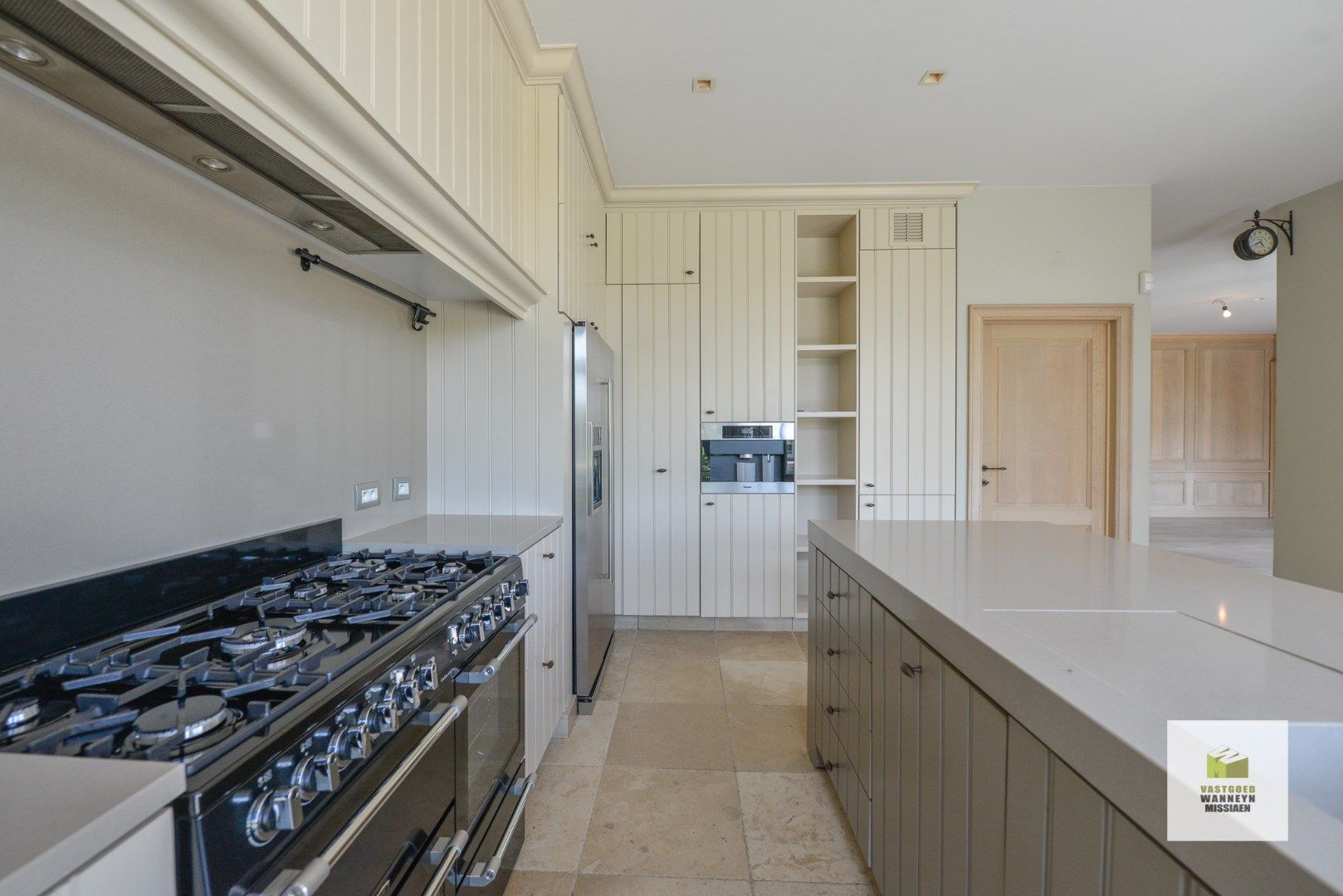 Luxueuze woning met burelen en woonst met zwembad foto 18