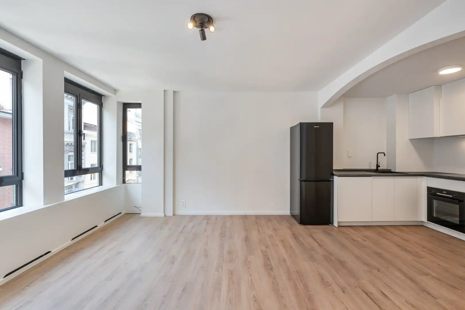 Stijlvol gerenoveerd appartement met moderne uitstraling in het centrum van Maaseik!  foto 10
