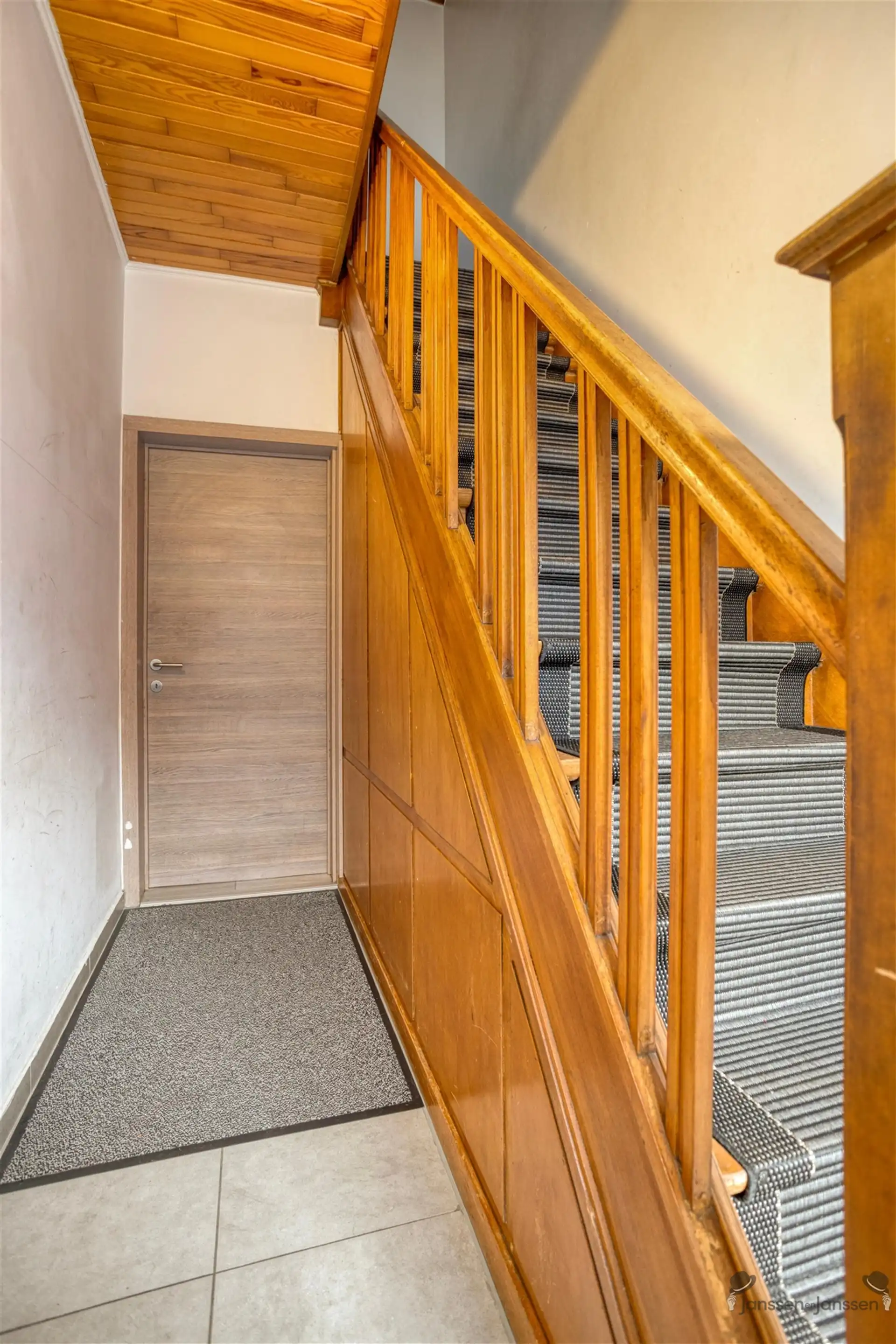 Karaktervolle rijwoning met 4 slaapkamers foto 2