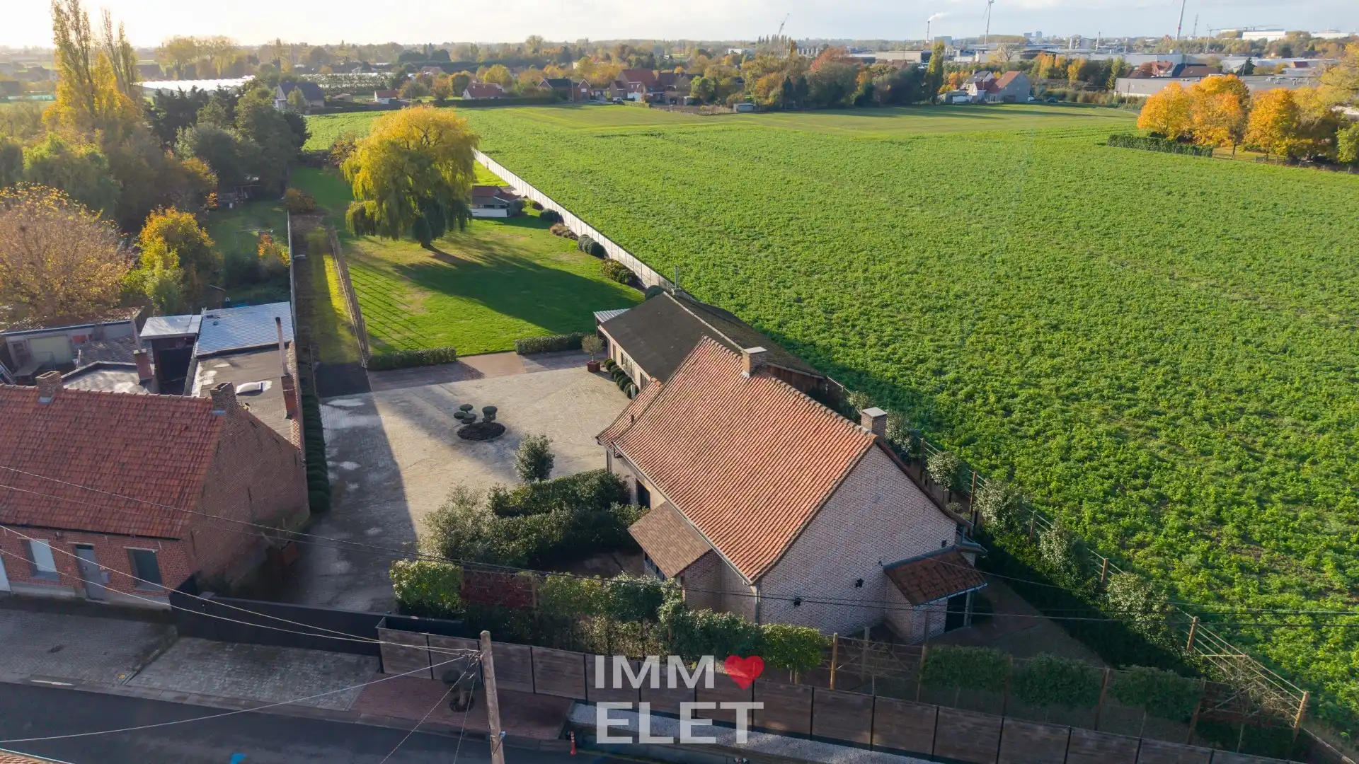 LANDELIJKE WONING MET BIJGEBOUW OP 4.620 M² foto 2