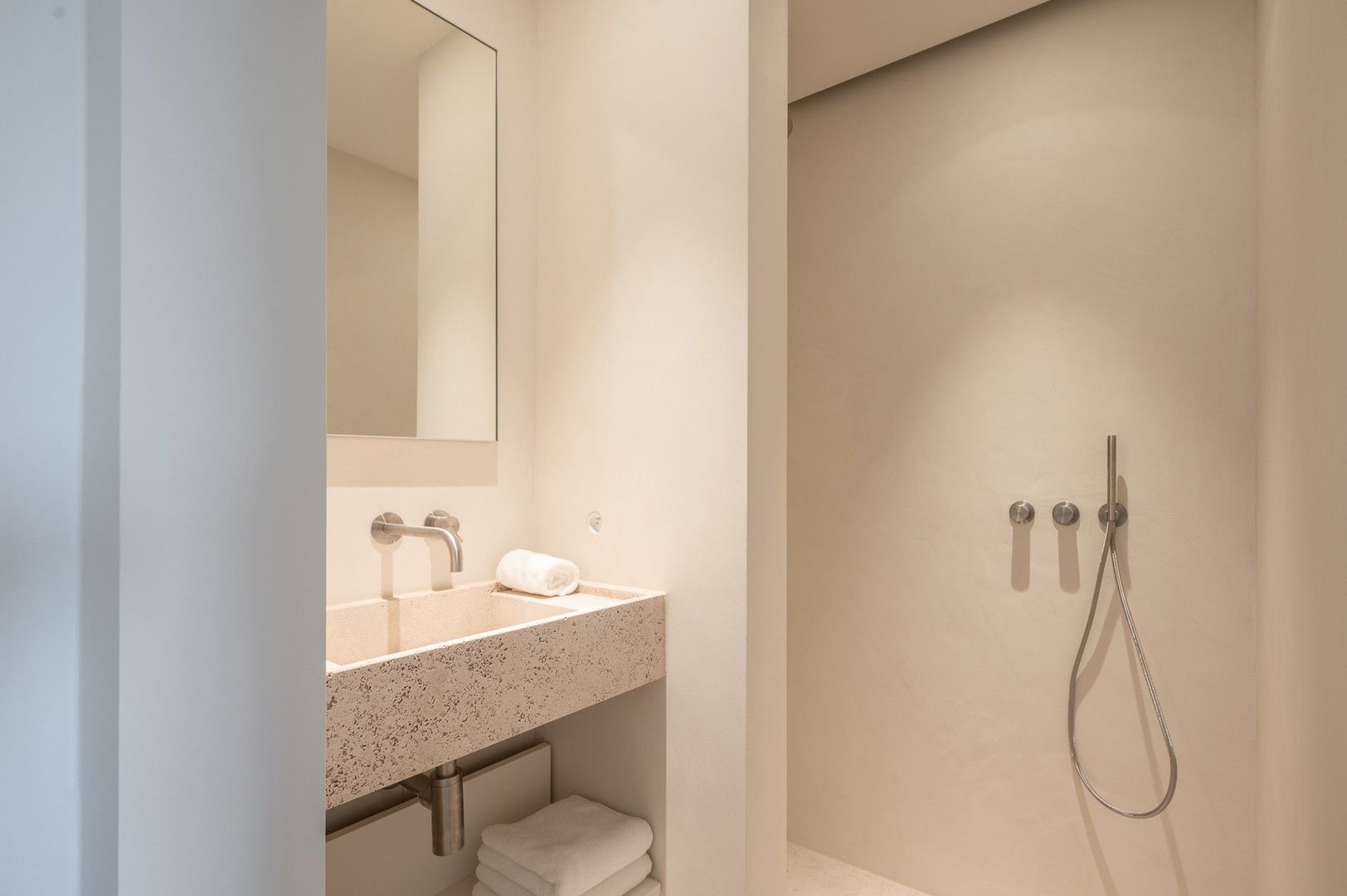 Magnifiek appartement op de wandeldijk in het Zoute, met adembenemend frontaal zeezicht. foto 19