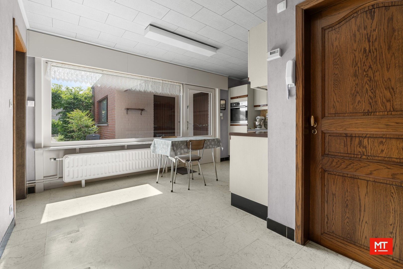 Kloeke, halfopen woning met 3 slaapkamers, tuin en garage in een rustige straat te Geluwe foto 8