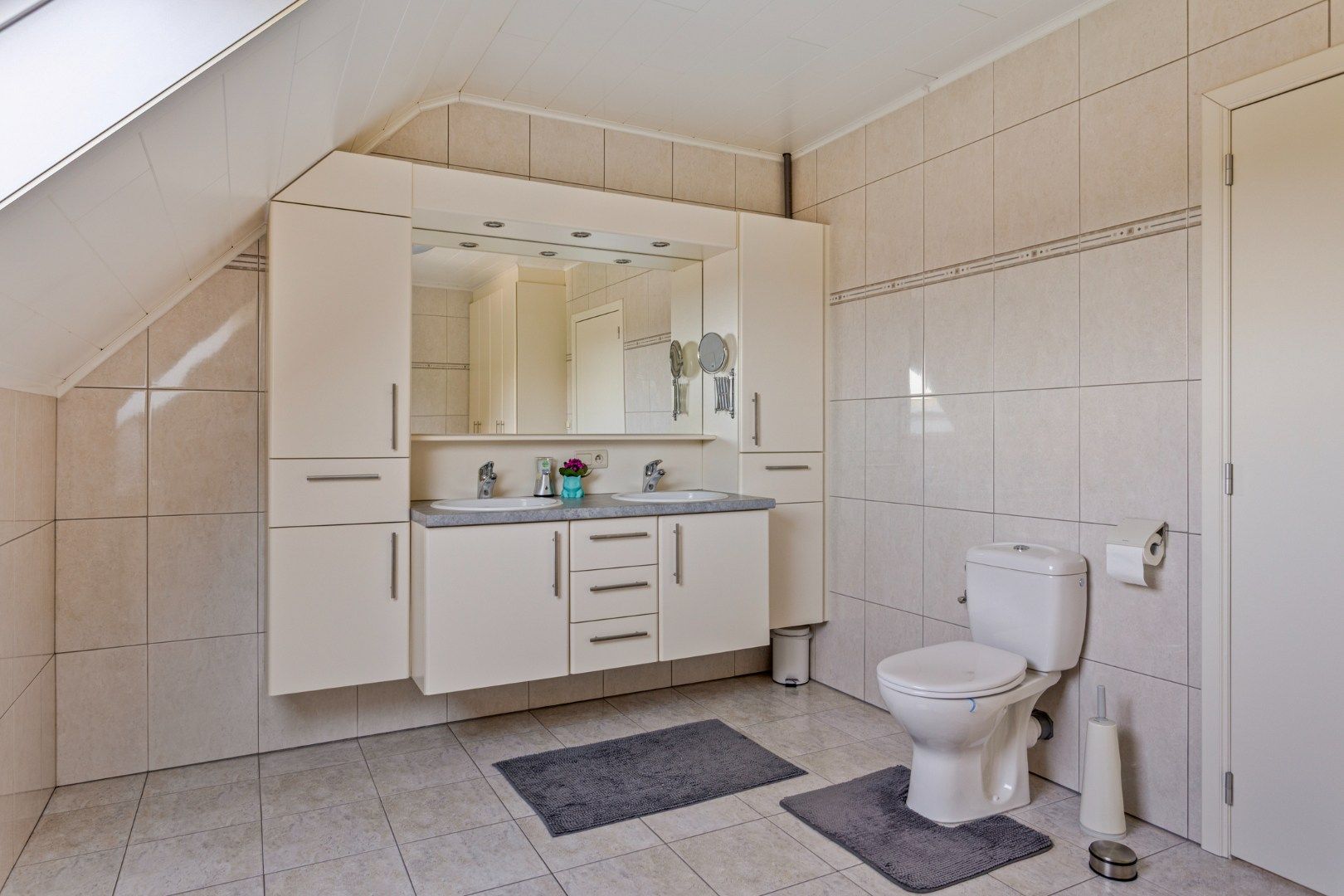 Instapklare woning met 3 ruime slaapkamers op 599 m² te OLV Olen ! foto 19