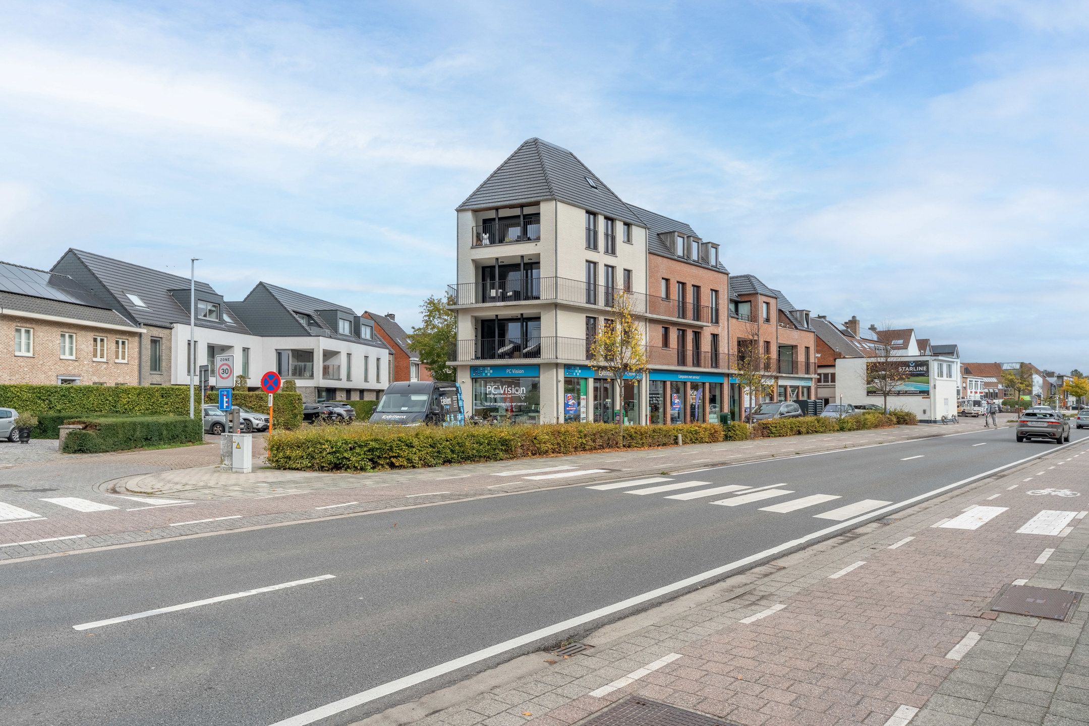 Recent (2019) tweeslaapkamerapp. met terras in het centrum foto 30