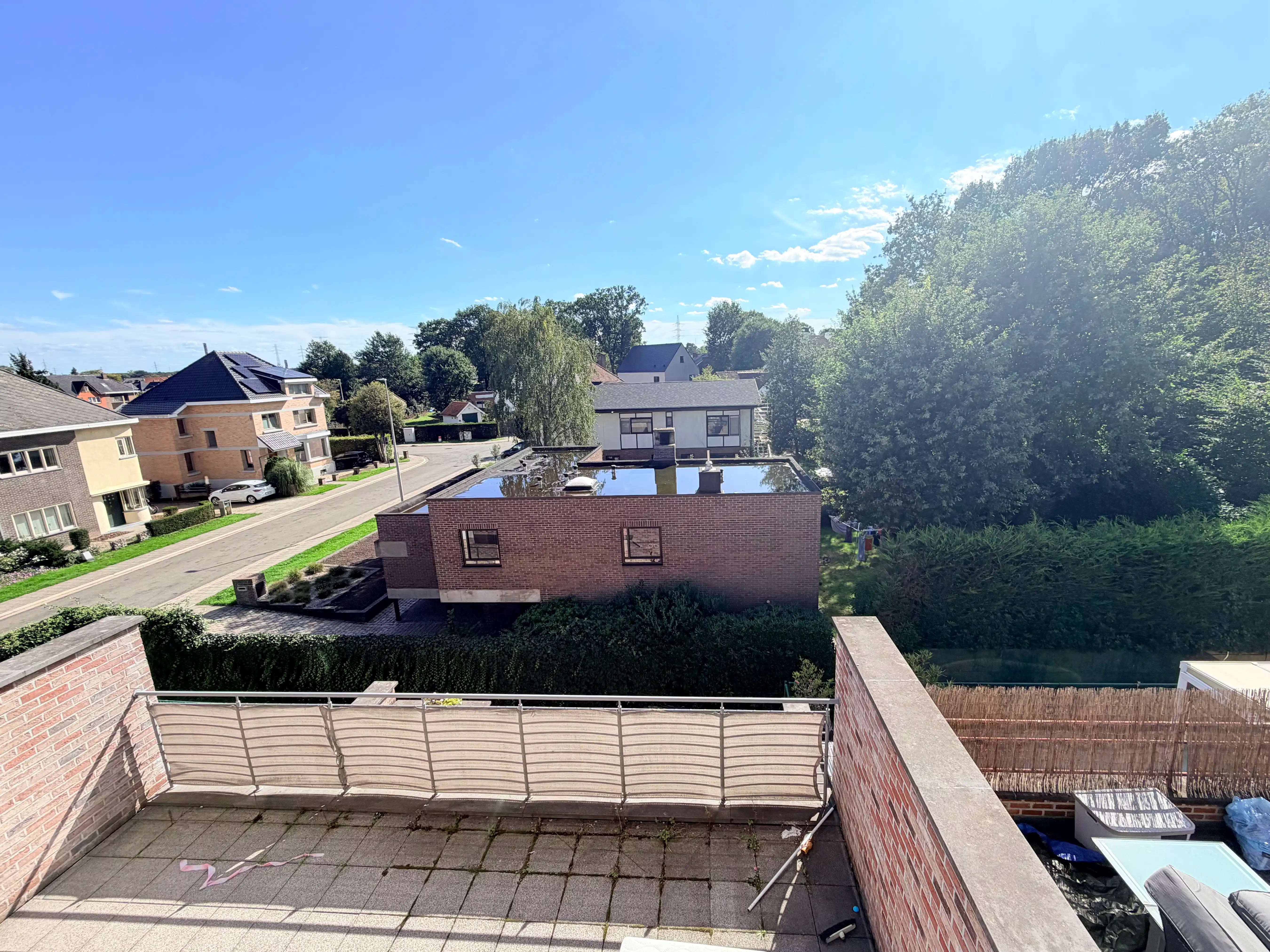 Genk, Onderwijslaan 99A bus 22: Gezellig duplexappartement met terras, 2 slaapkamers, kelderberging en parking. foto 2