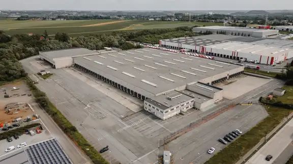 Bâtiment logistique à louer foto {{pictureIndex}}