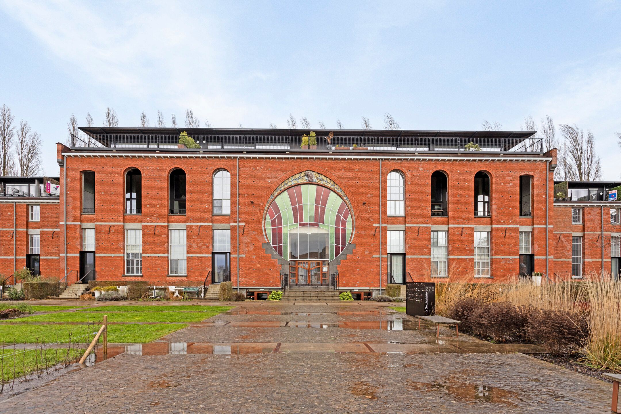 Unieke industriële loft met een slaapkamer. foto {{pictureIndex}}