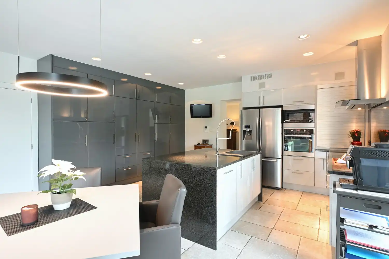 Instapklare gezinswoning met prachtige tuin en hoogwaardige afwerking foto 8