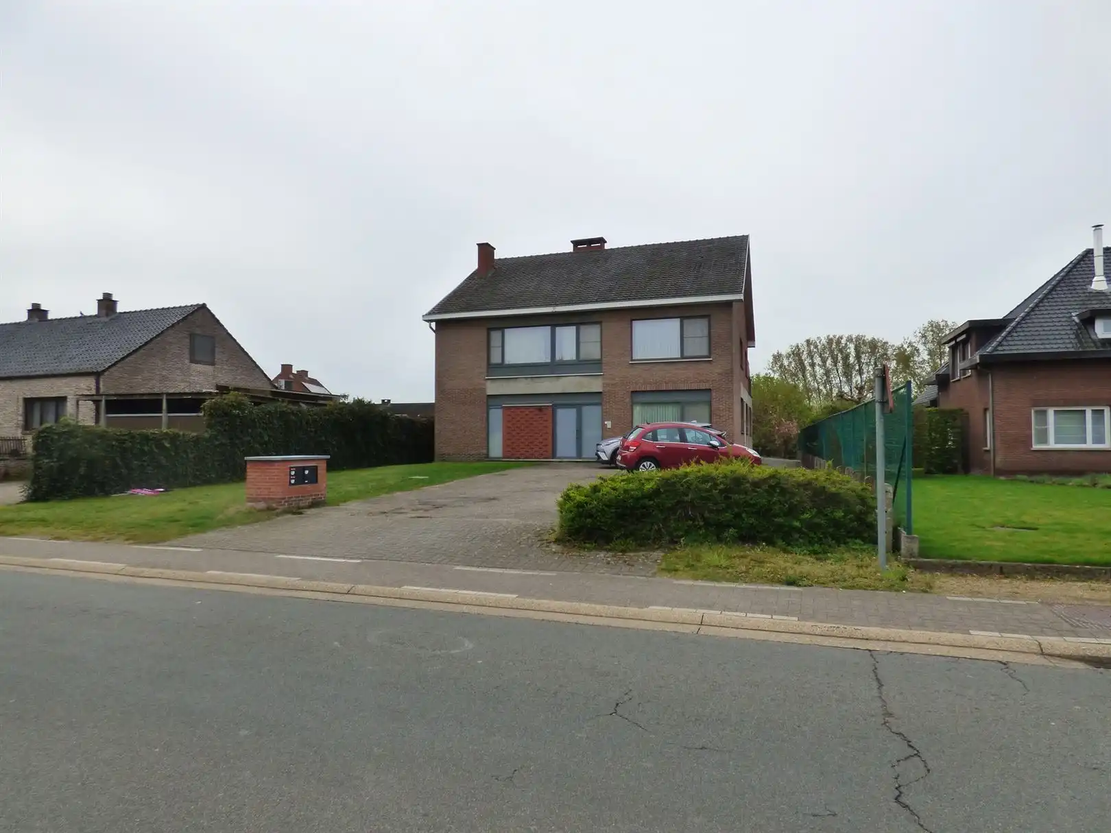 Woning met tal van mogelijkheden in Zonhoven foto {{pictureIndex}}