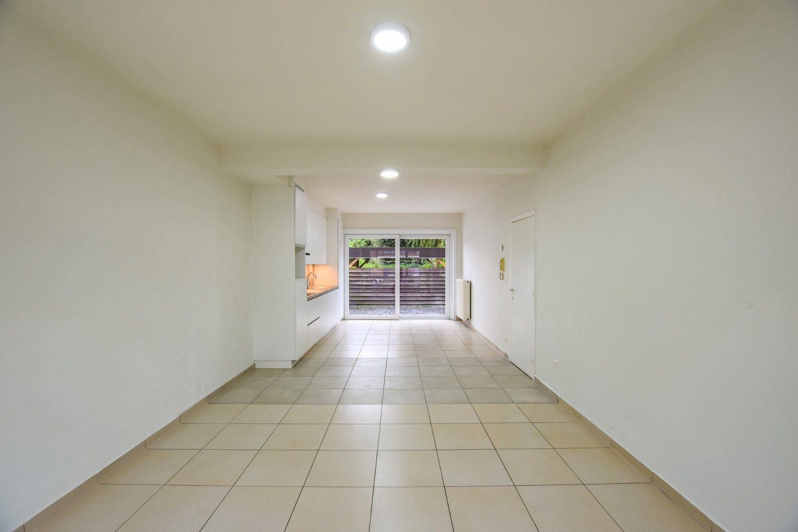 Gelijkvloersappartement met 2 slaapkamers (71 m²) met ruim terras (40 m²) en parkeerplaats te Nieuwpoort.  foto 3